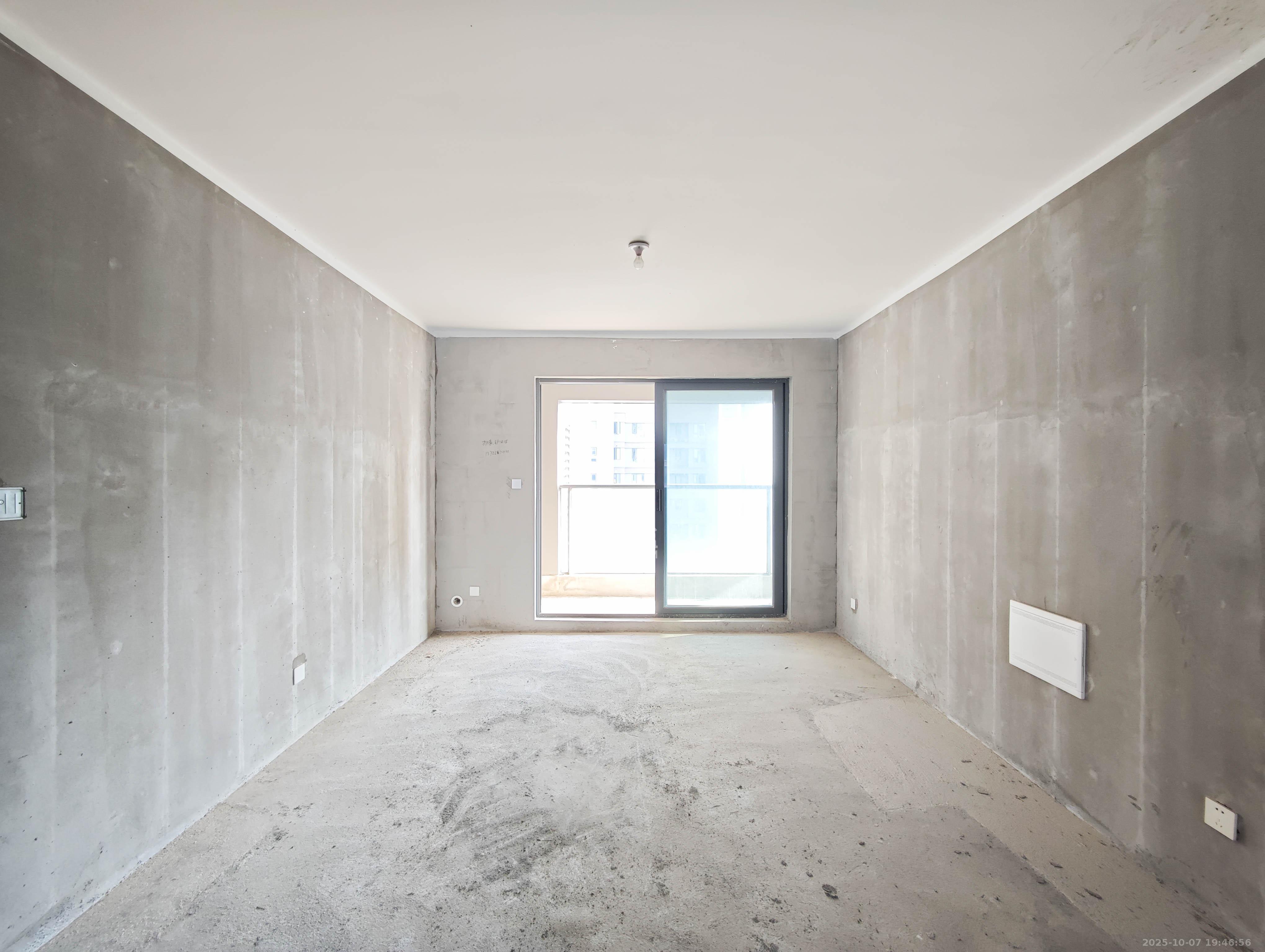 融创会展上东区  3室2厅1卫    90.0万客厅