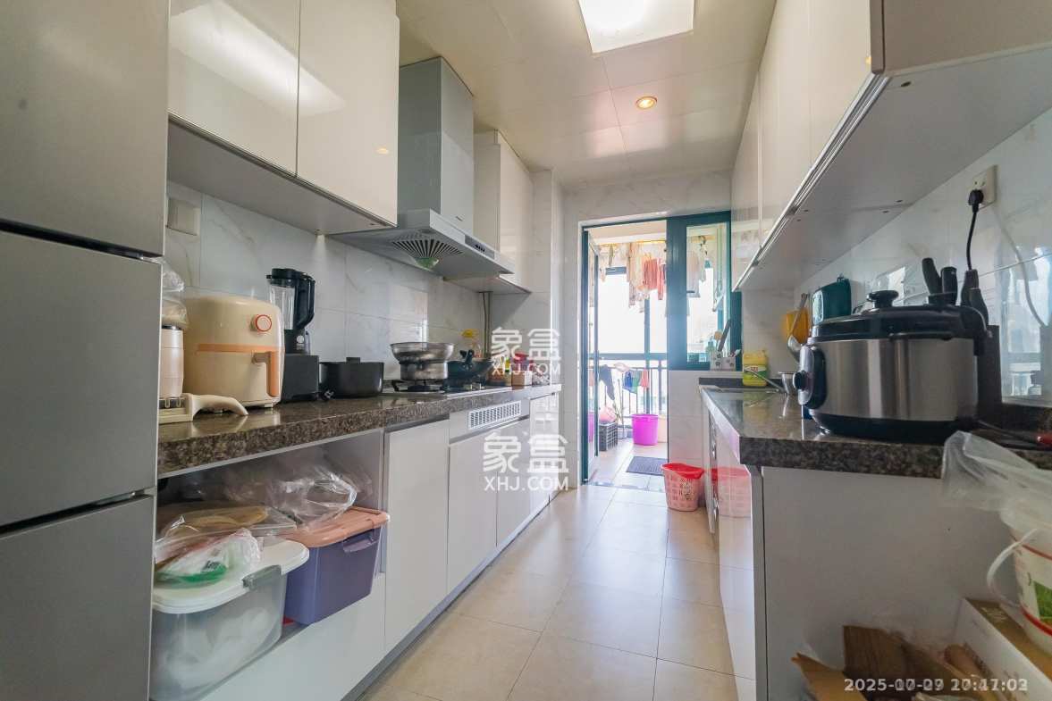 恒大翡翠华庭 2室2厅1卫 2400.0元/月 恒大翡翠华庭 2室2厅1卫 2400.0元/月室内图