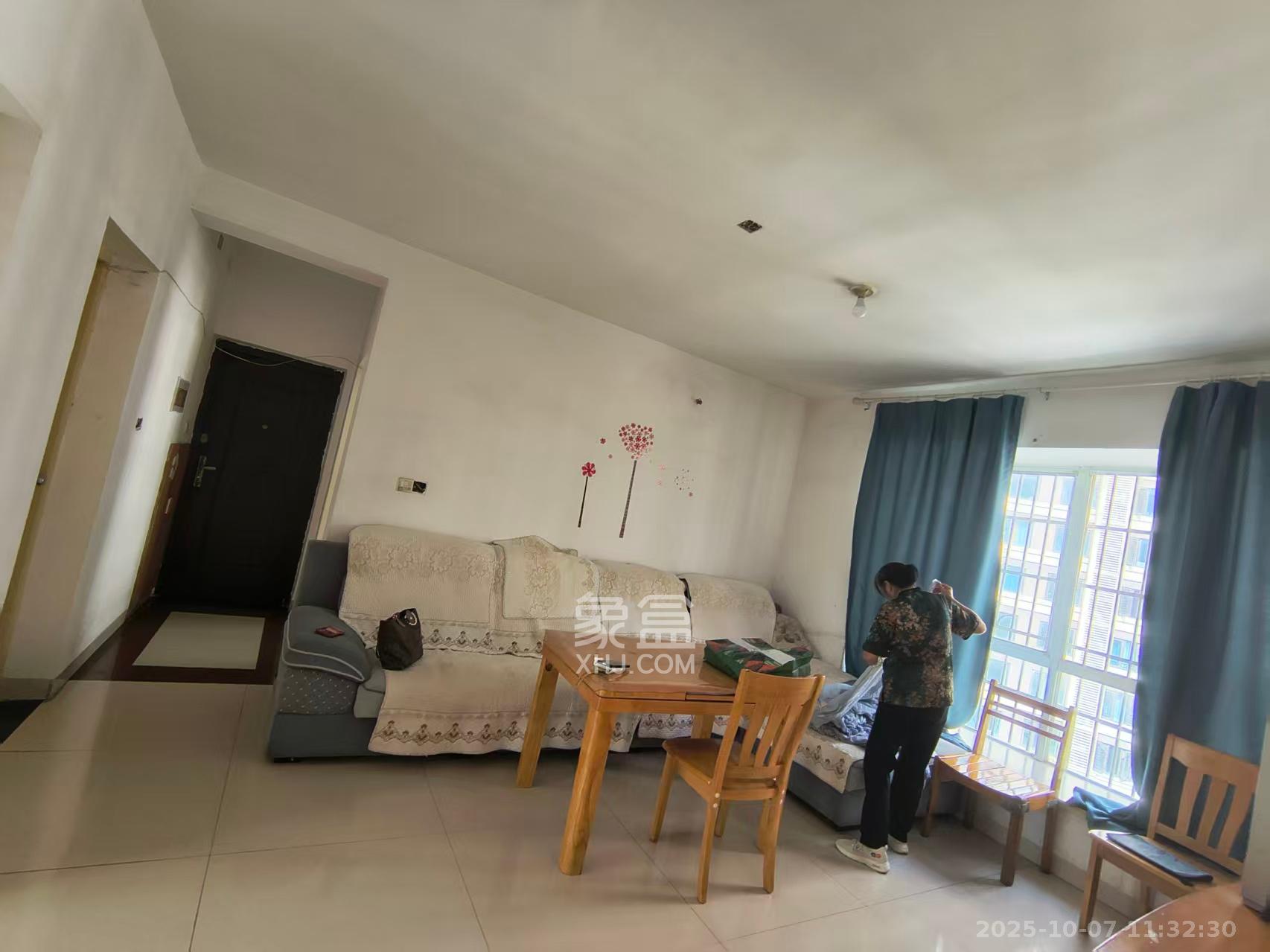 三0一佳园  3室2厅1卫    1200.0元/月