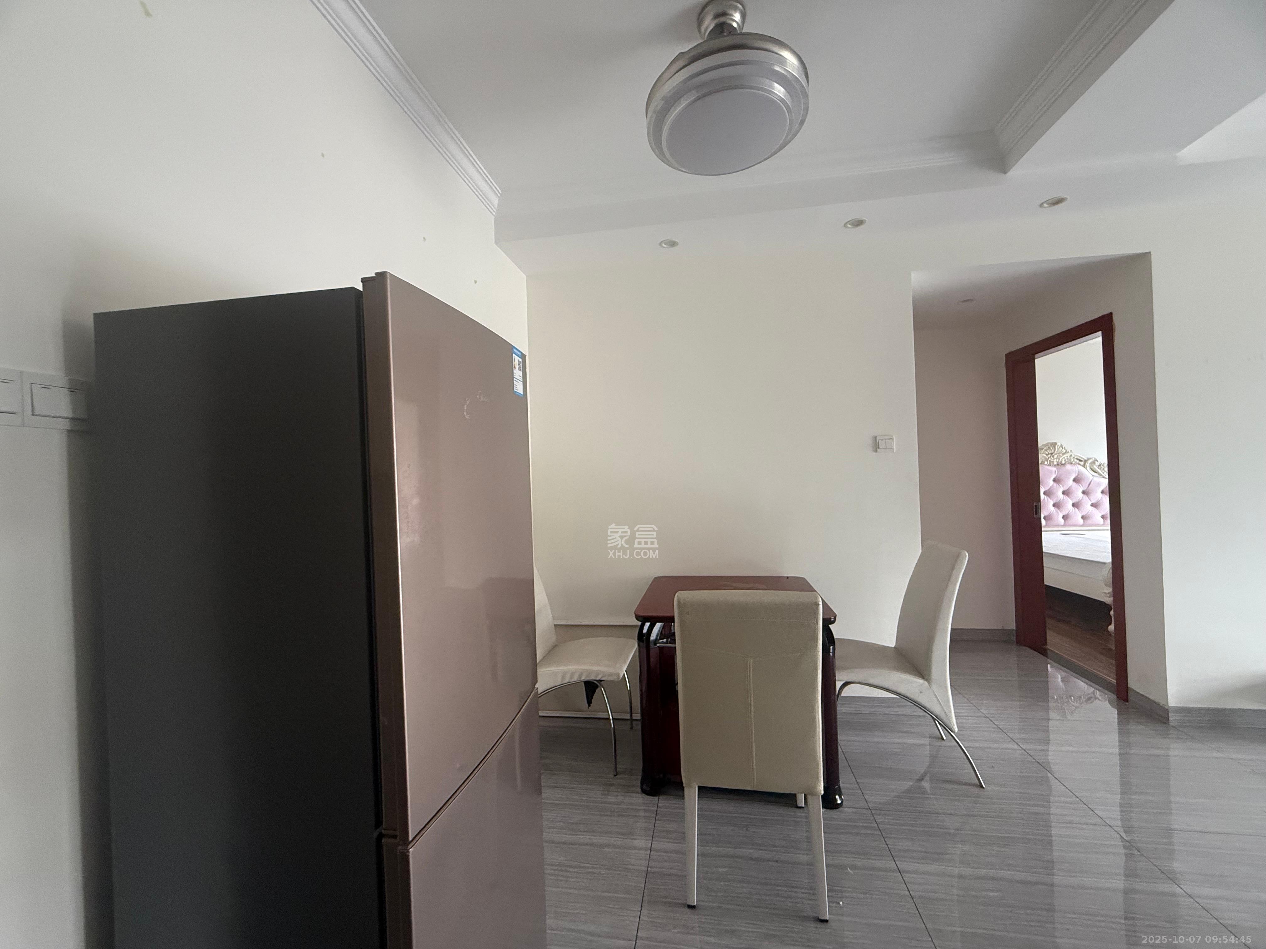 保利花园  2室2厅1卫    2000.0元/月 保利花园  2室2厅1卫    2000.0元/月室内图