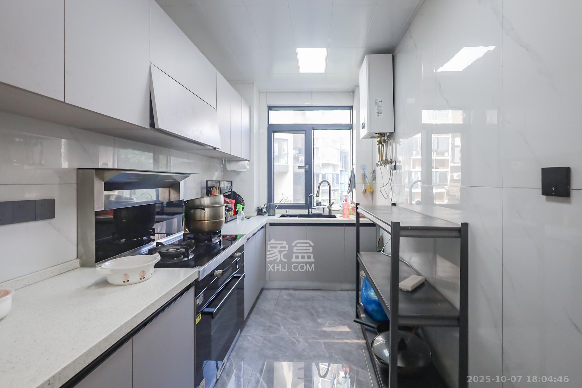 西山汇景一、二期  4室2厅2卫    270.0万厨房