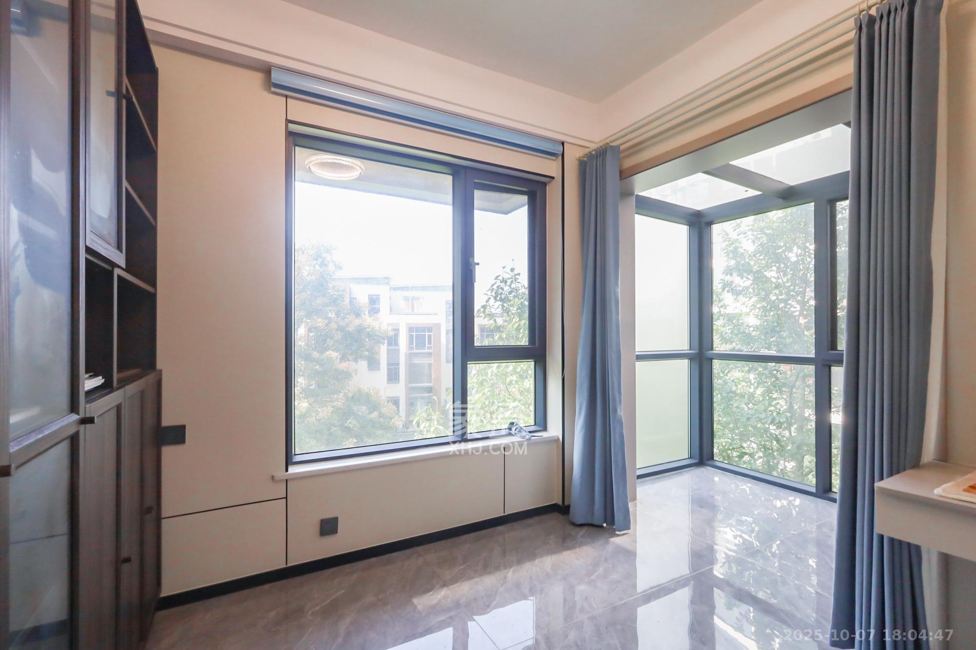 西山汇景一、二期 4室2厅2卫 270.0万 西山汇景一、二期 4室2厅2卫 270.0万卧室