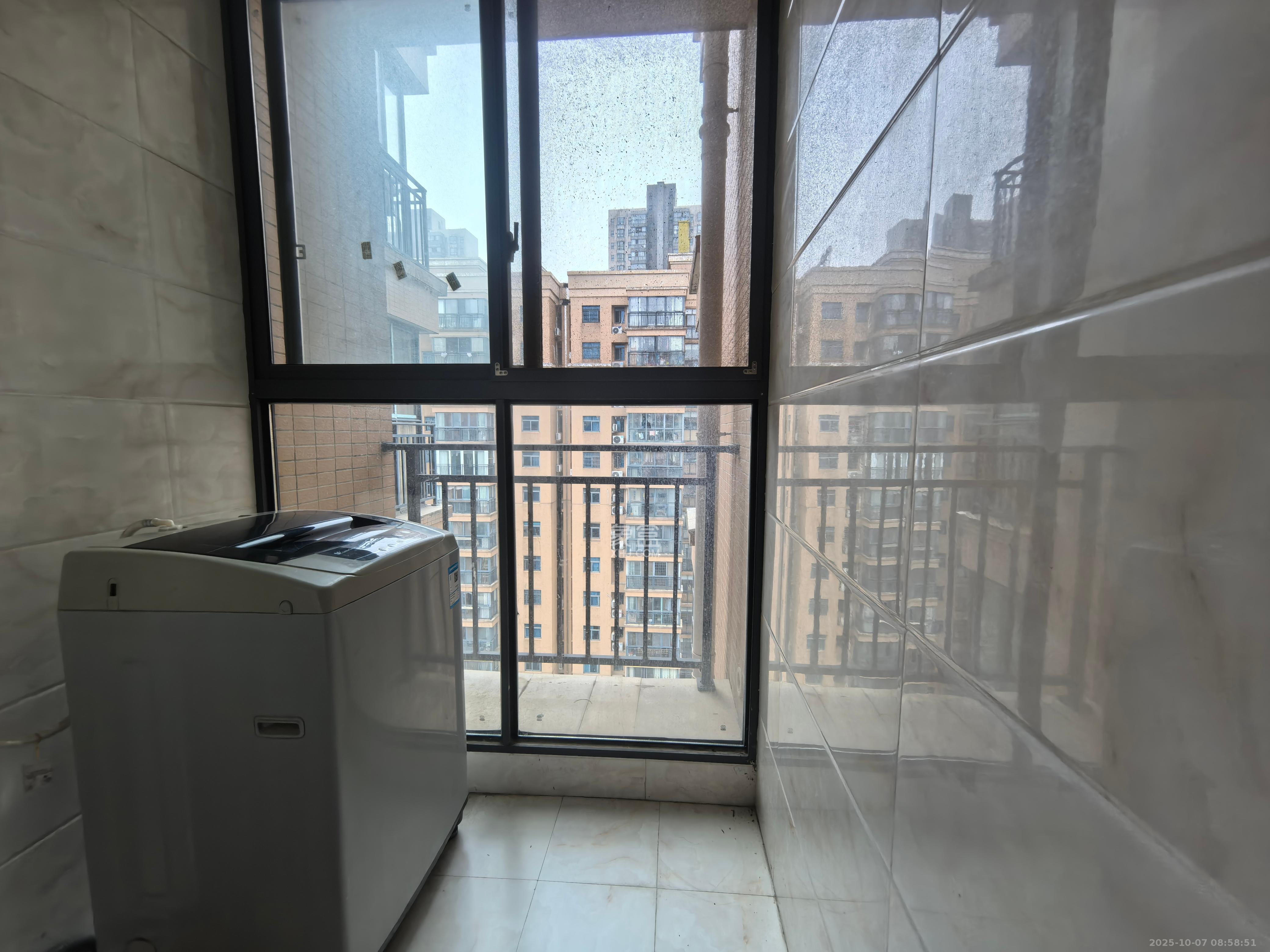 杜鹃文苑  2室2厅1卫    1800.0元/月 杜鹃文苑  2室2厅1卫    1800.0元/月室内图