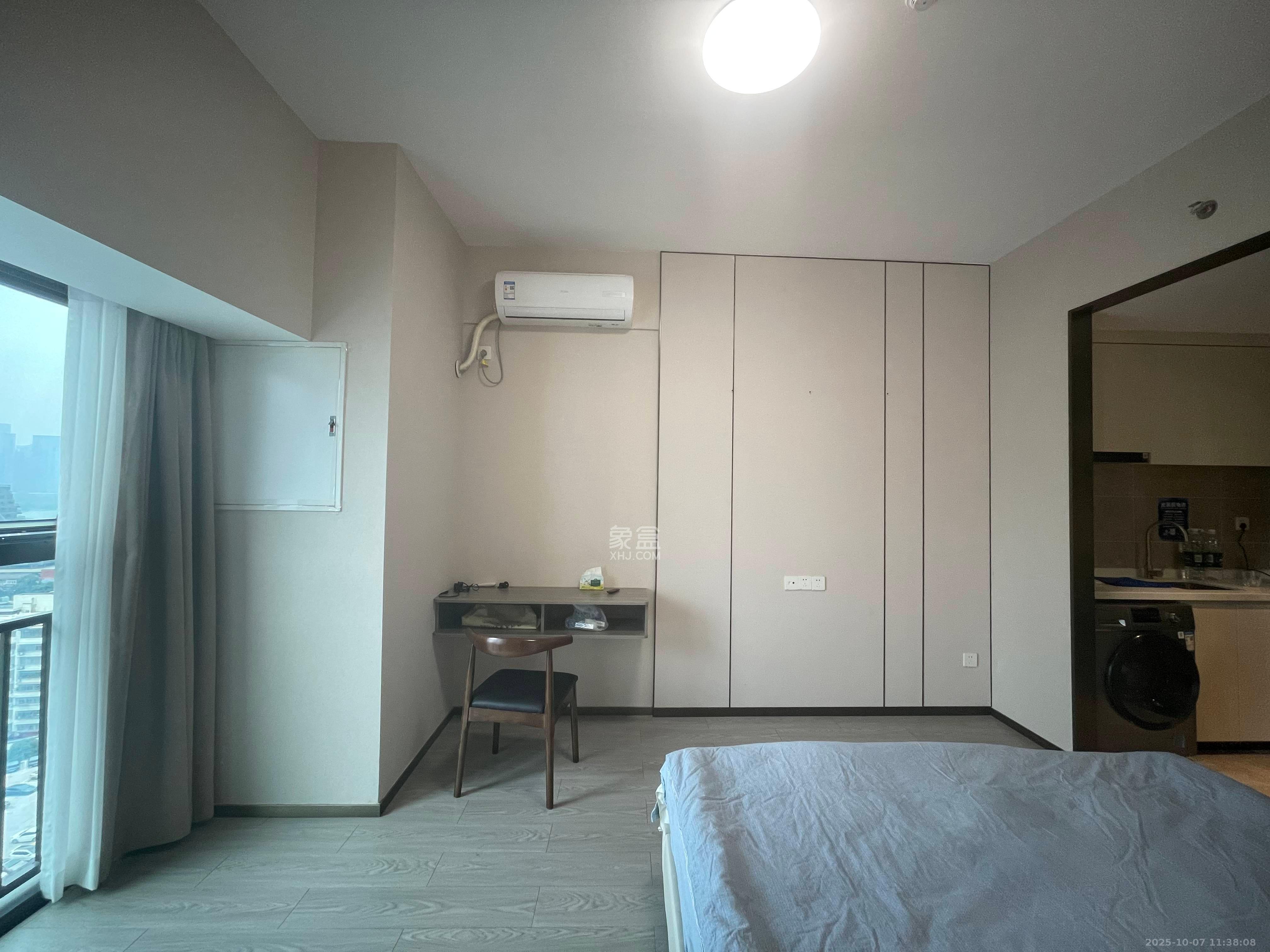 华润置地中心  1室0厅1卫    2400.0元/月