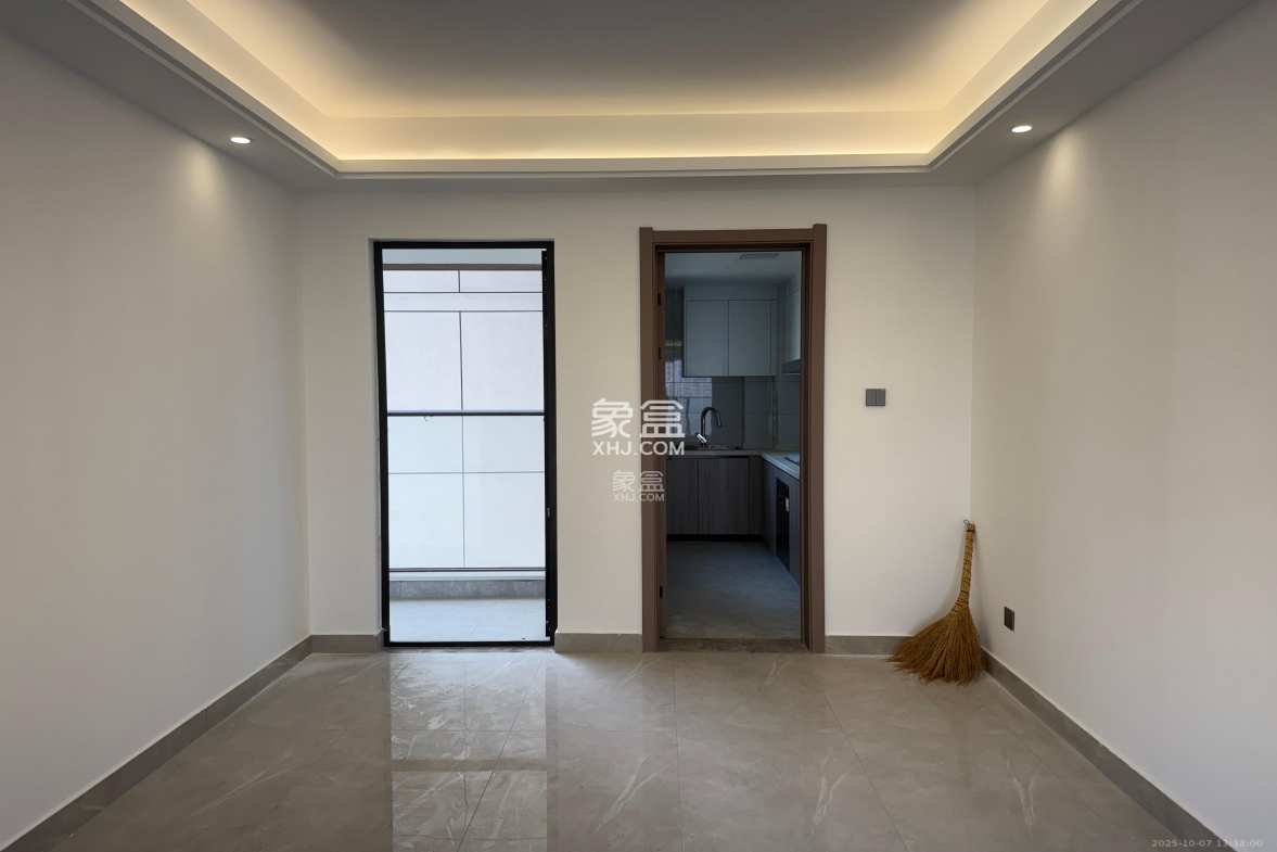 金富湘江悦城  4室2厅1卫    2799.0元/月 金富湘江悦城  4室2厅1卫    2799.0元/月室内图1