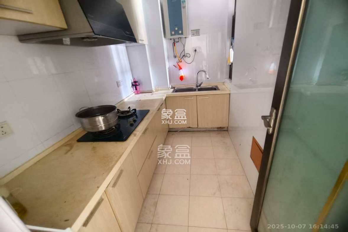 湘腾城市广场 2室2厅1卫 2300.0元/月 湘腾城市广场 2室2厅1卫 2300.0元/月室内图