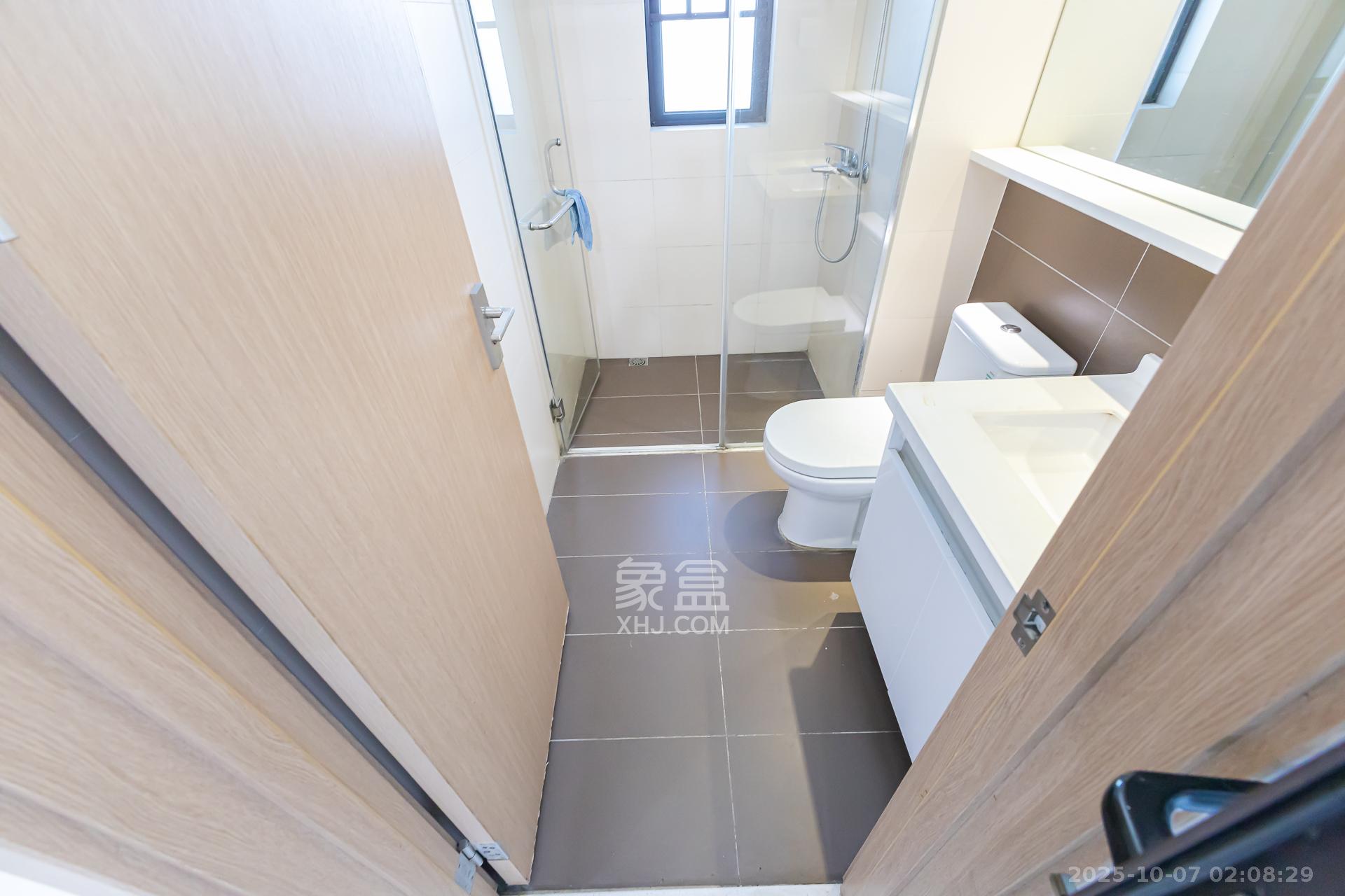 时代倾城二期  4室2厅2卫    83.8万卫生间