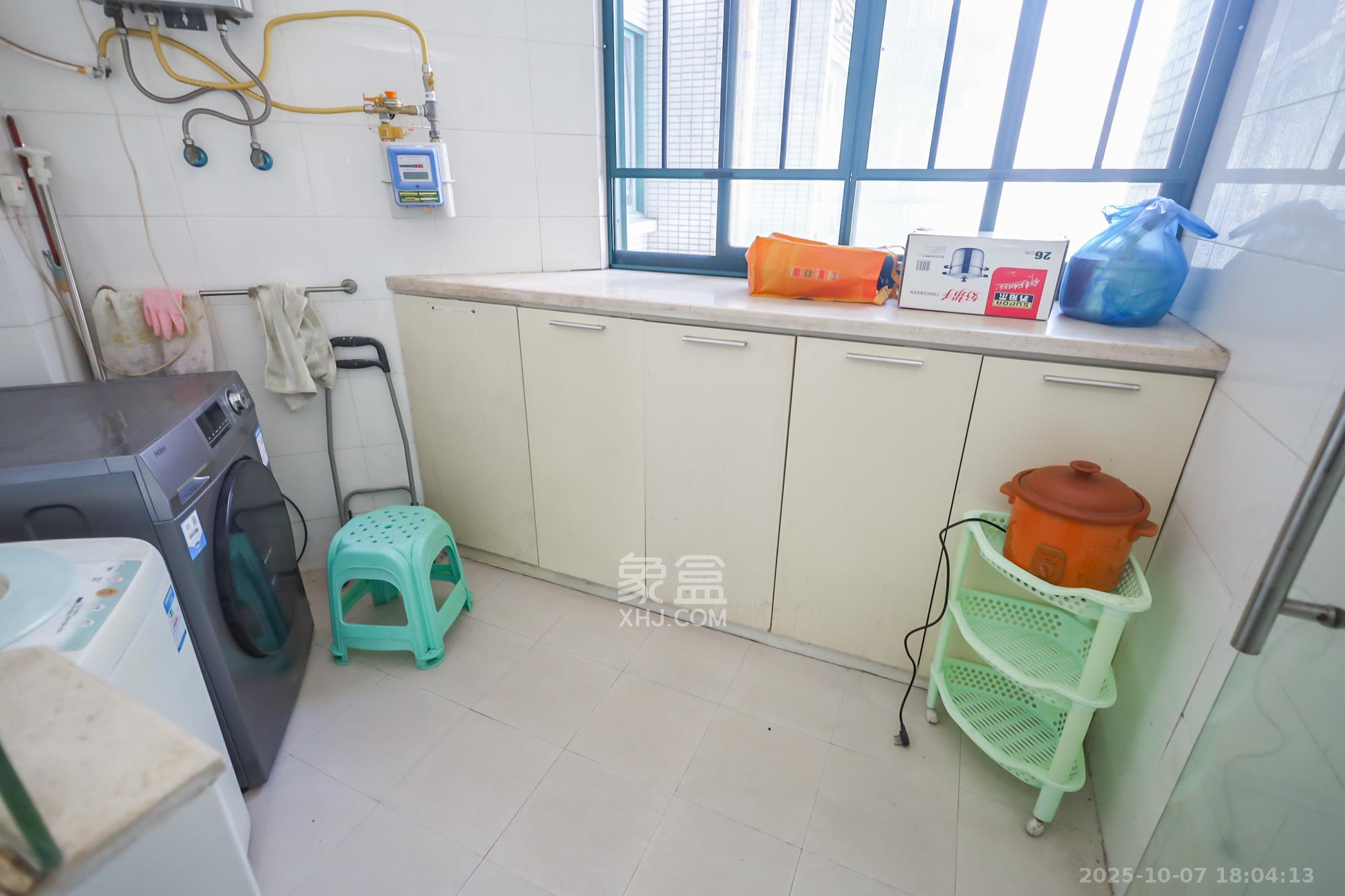 景秀江山 4室2厅2卫 150.0万 景秀江山 4室2厅2卫 150.0万阳台