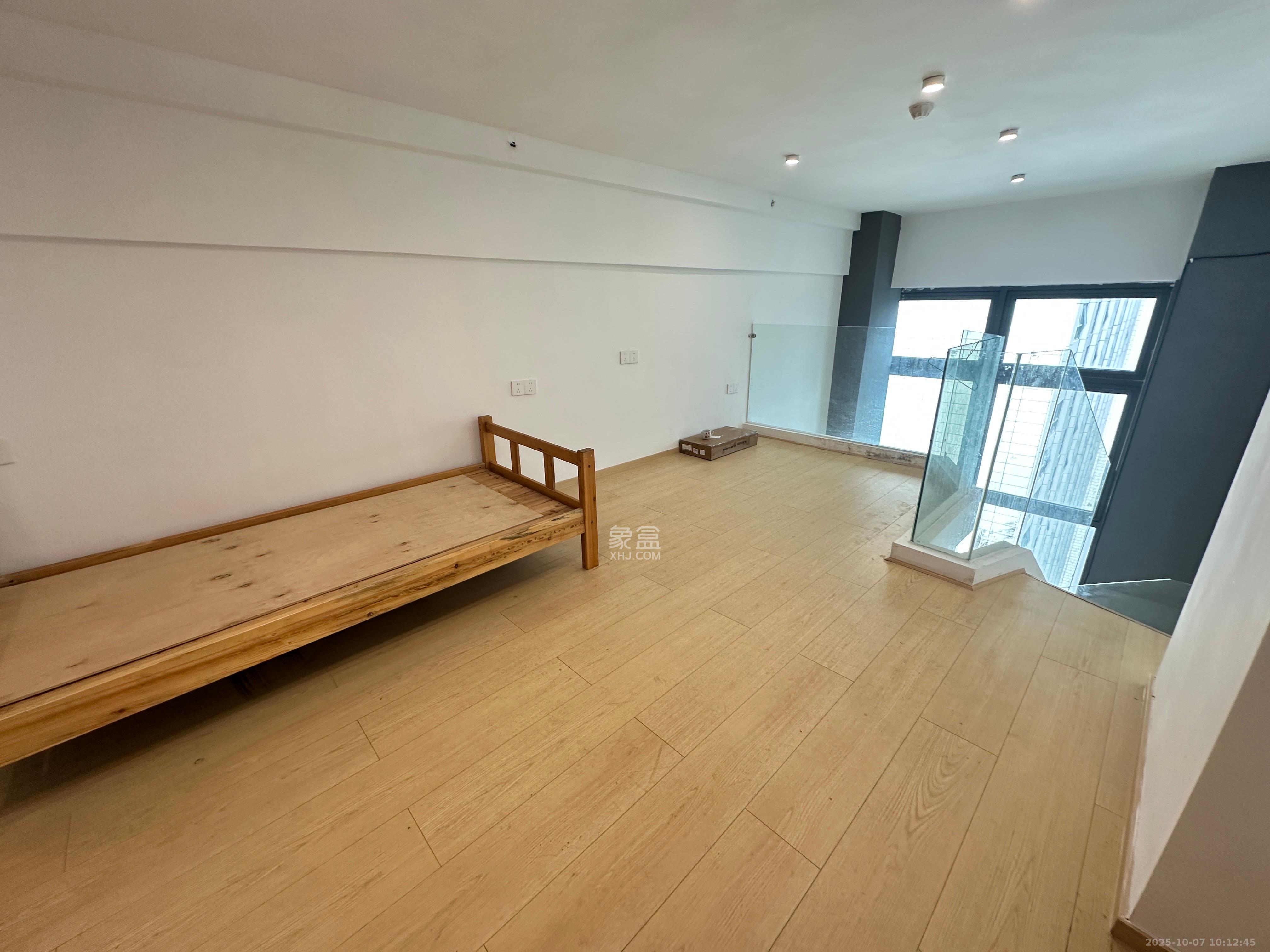 绿地商务广场  1室1厅1卫    1800.0元/月 绿地商务广场  1室1厅1卫    1800.0元/月室内图