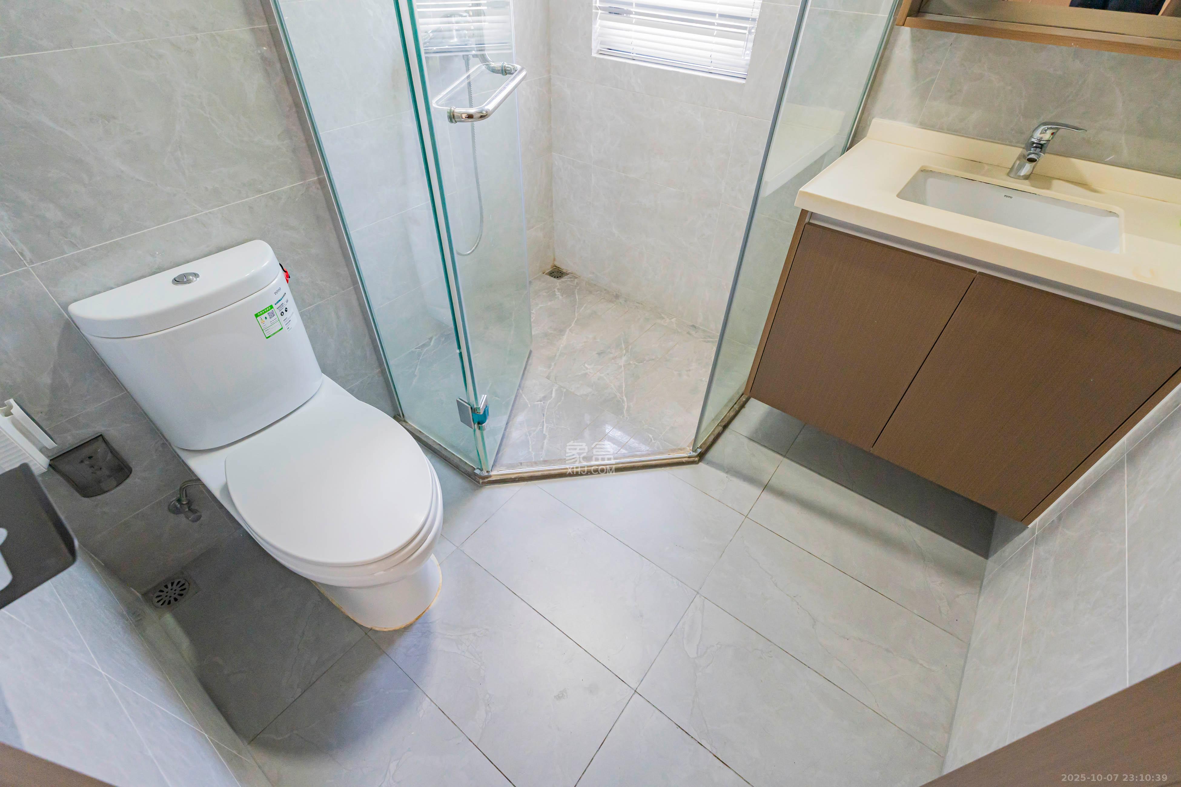 珠江四方印 4室2厅1卫 178.0万 珠江四方印 4室2厅1卫 178.0万卫生间