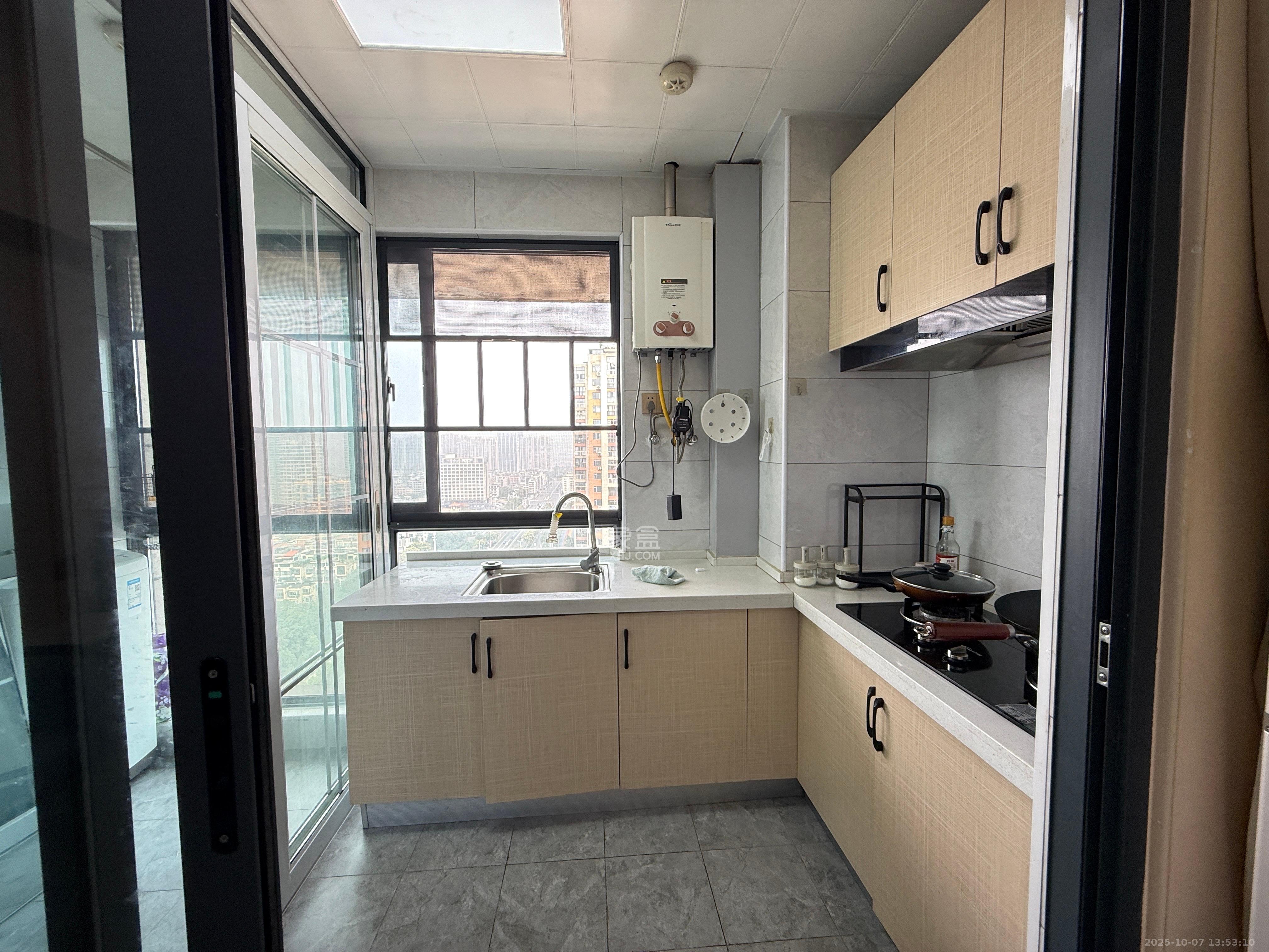 明发国际城 1室1厅1卫 1300.0元/月 明发国际城 1室1厅1卫 1300.0元/月室内图