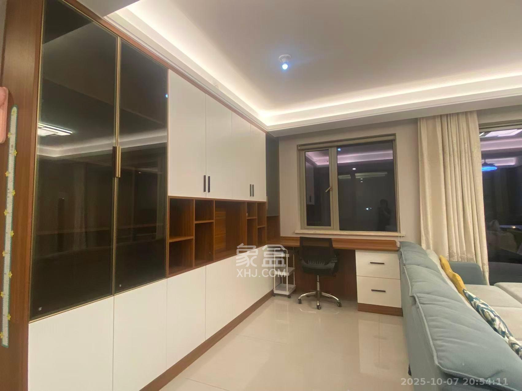 梅溪湖金茂湾  3室2厅2卫    4000.0元/月室内图