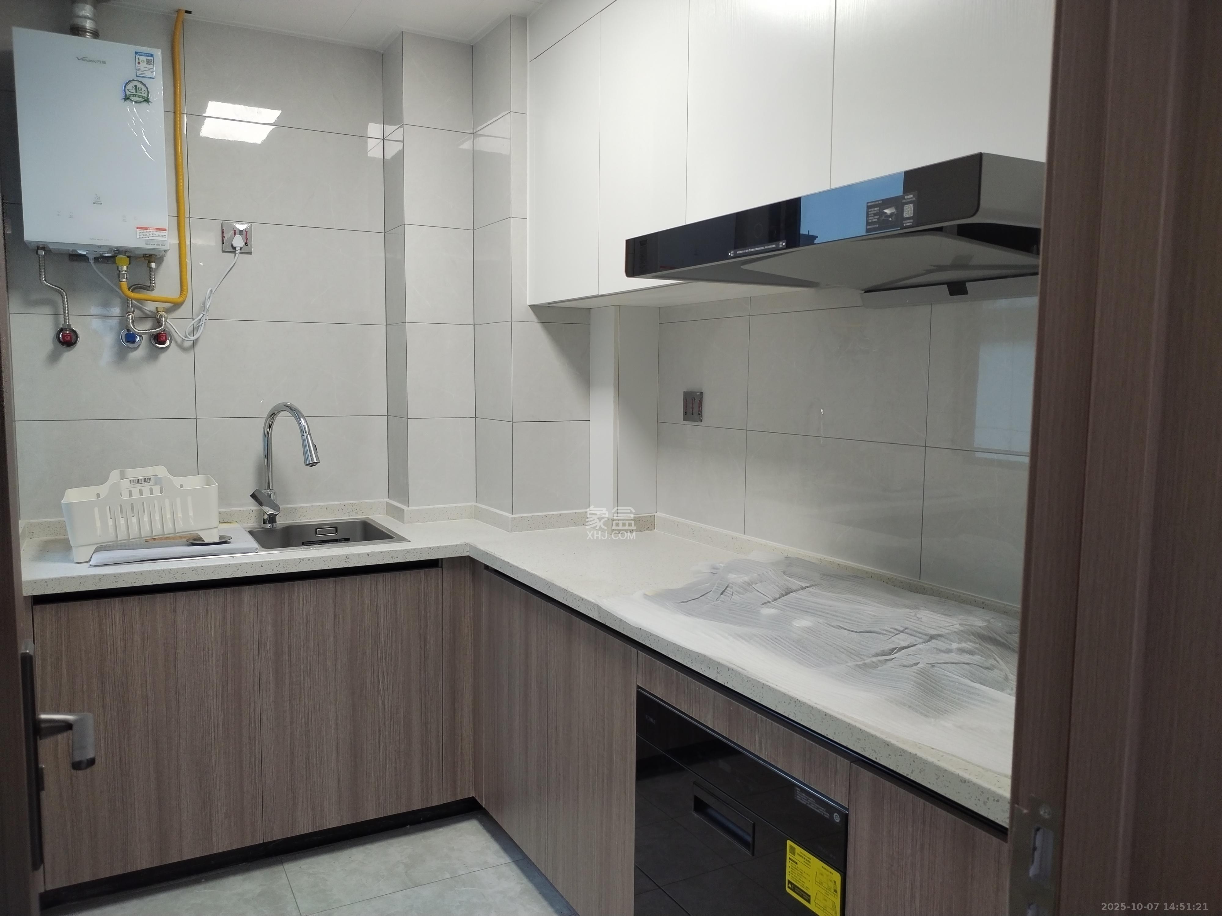 金富湘江悦城  4室2厅2卫    3000.0元/月 金富湘江悦城  4室2厅2卫    3000.0元/月室内图1