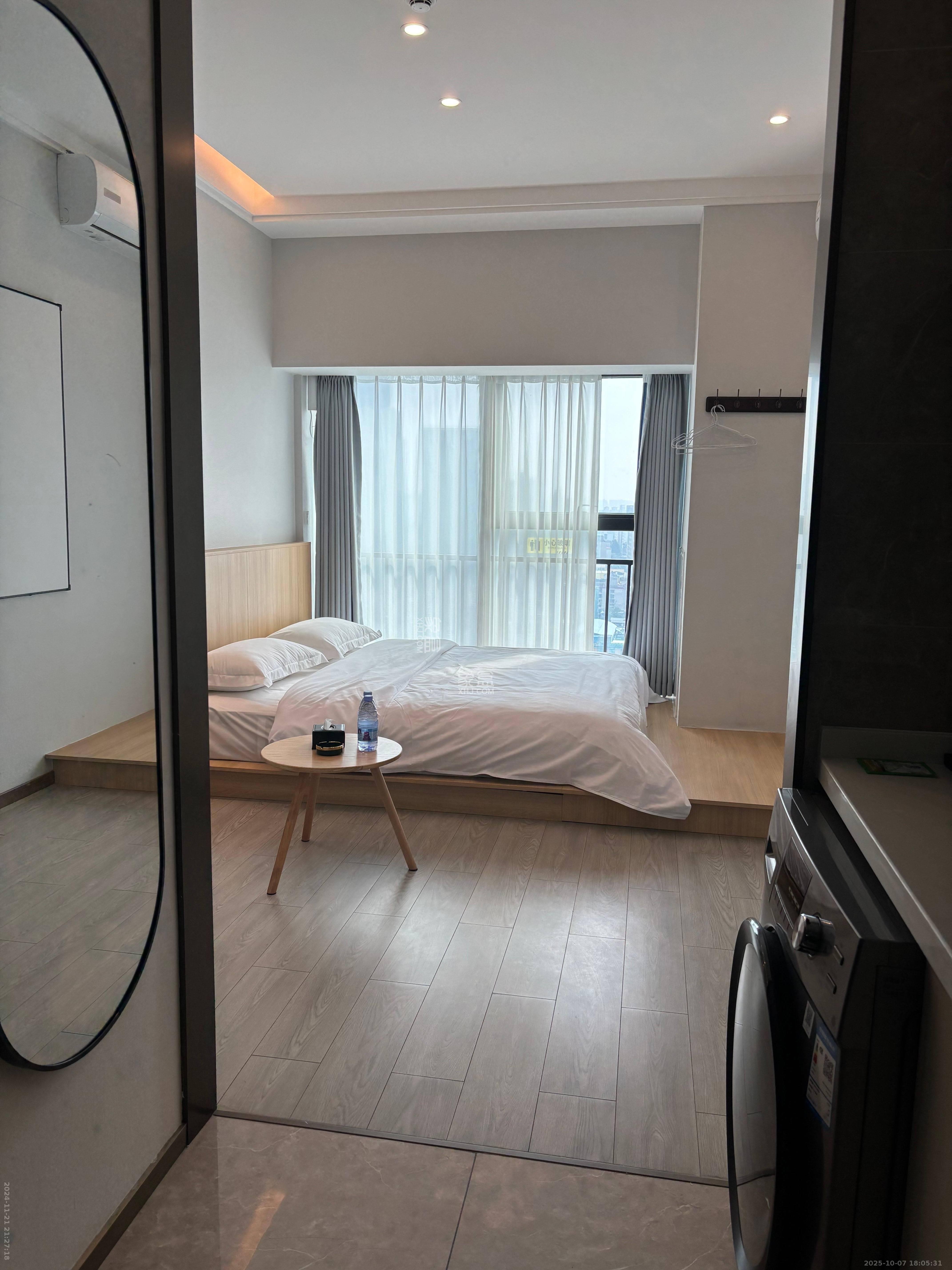 华润置地中心 1室1厅1卫 2500.0元/月 华润置地中心 1室1厅1卫 2500.0元/月室内图