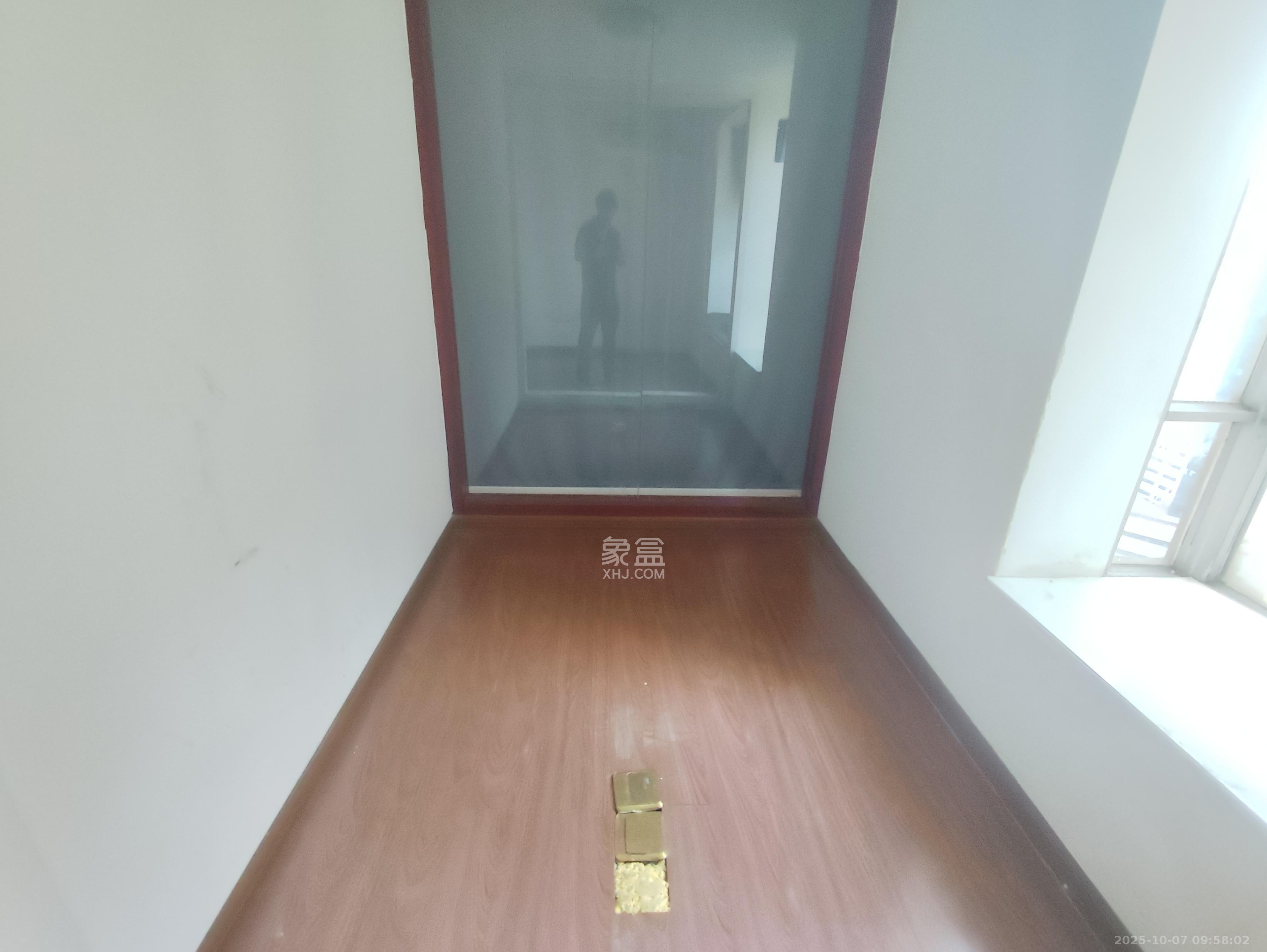 湖南财富中心  3室2厅2卫    4500.0元/月 湖南财富中心  3室2厅2卫    4500.0元/月室内图