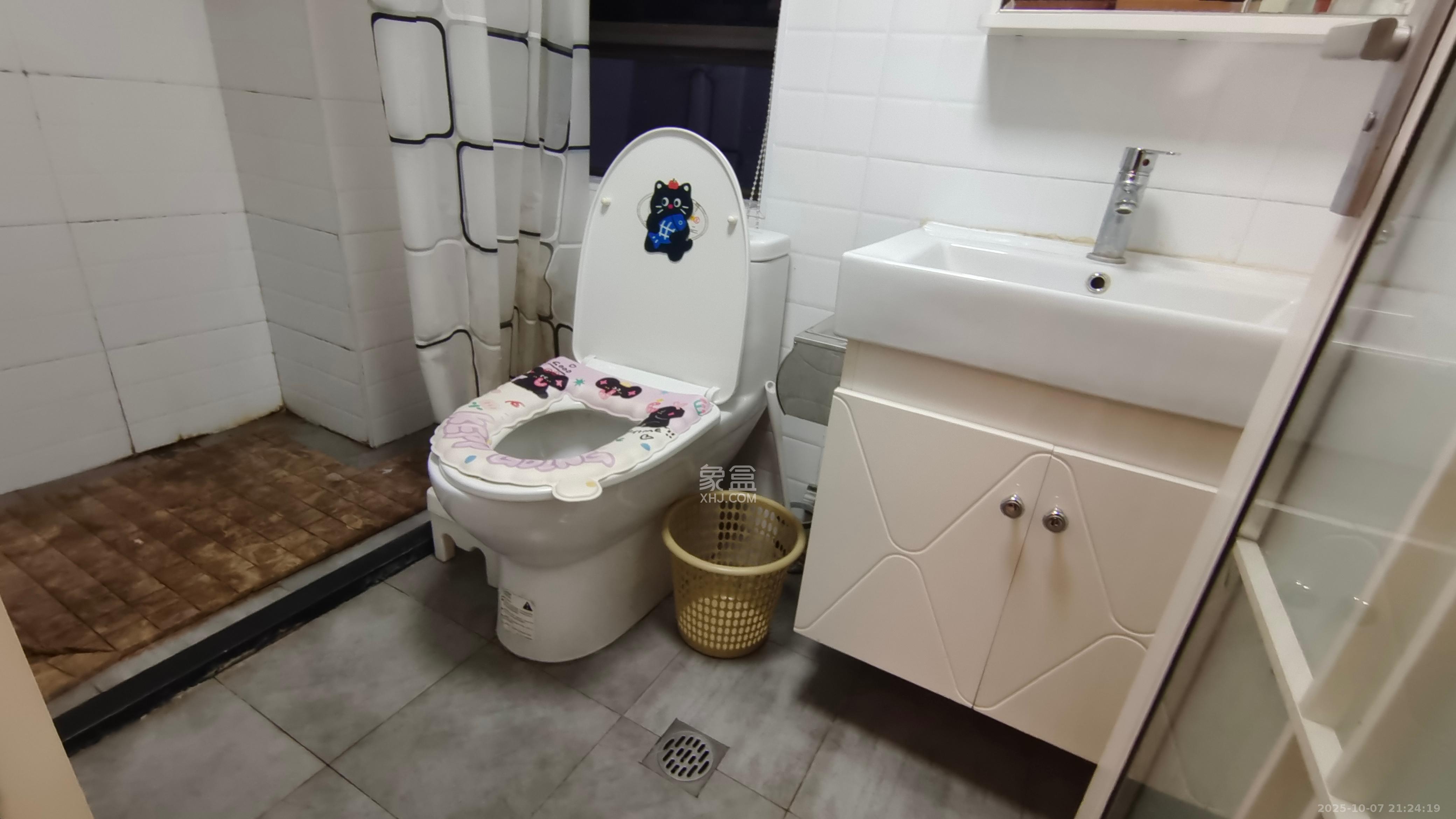 达美溪湖湾  2室2厅1卫    2200.0元/月 达美溪湖湾  2室2厅1卫    2200.0元/月室内图