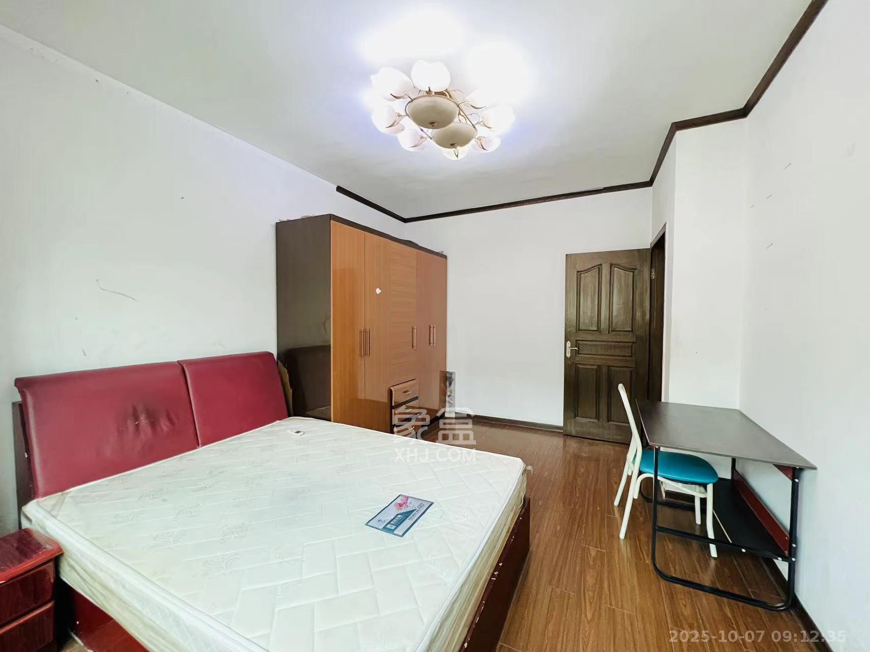 恩瑞麓山名园(龙王港小区) 3室2厅2卫 2600.0元/月 恩瑞麓山名园(龙王港小区) 3室2厅2卫 2600.0元/月室内图