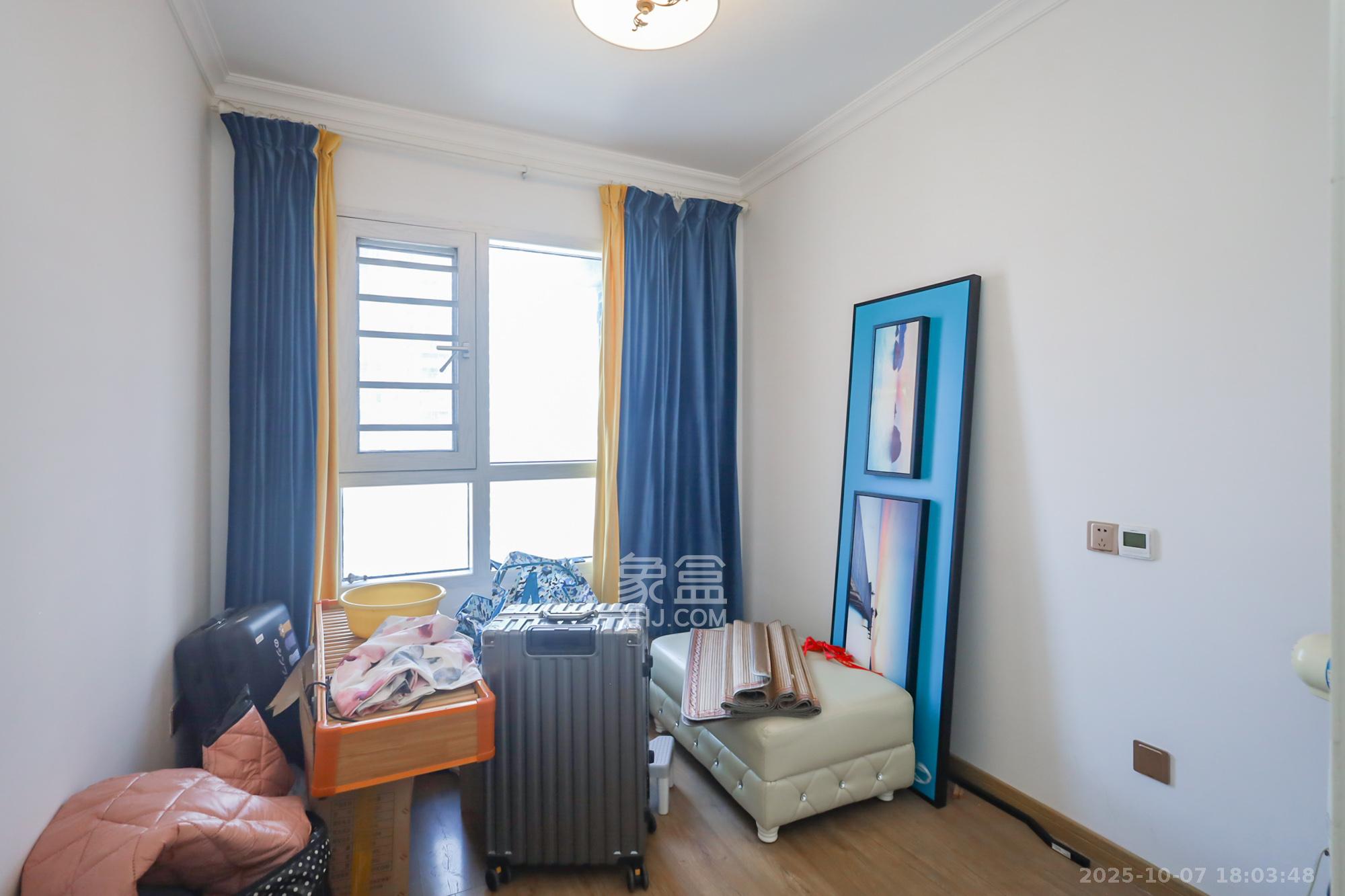 保利西海岸B区  3室2厅2卫    168.0万 保利西海岸B区  3室2厅2卫    168.0万卧室