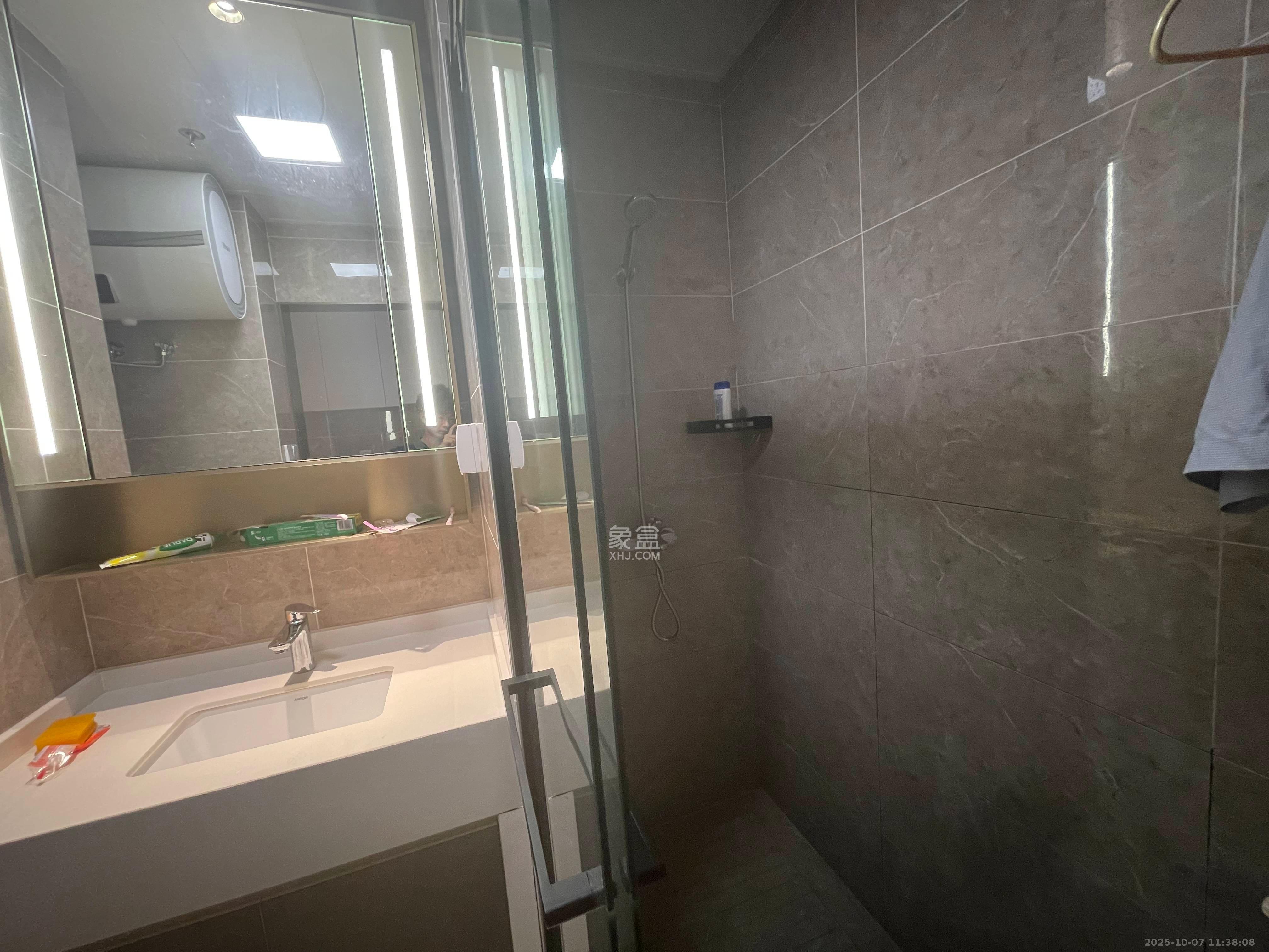 华润置地中心 1室0厅1卫 2400.0元/月 华润置地中心 1室0厅1卫 2400.0元/月室内图