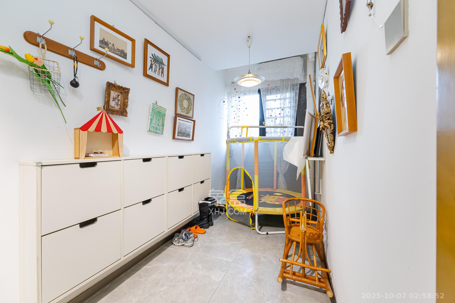 时代倾城四期 4室2厅2卫 93.8万 时代倾城四期 4室2厅2卫 93.8万卧室