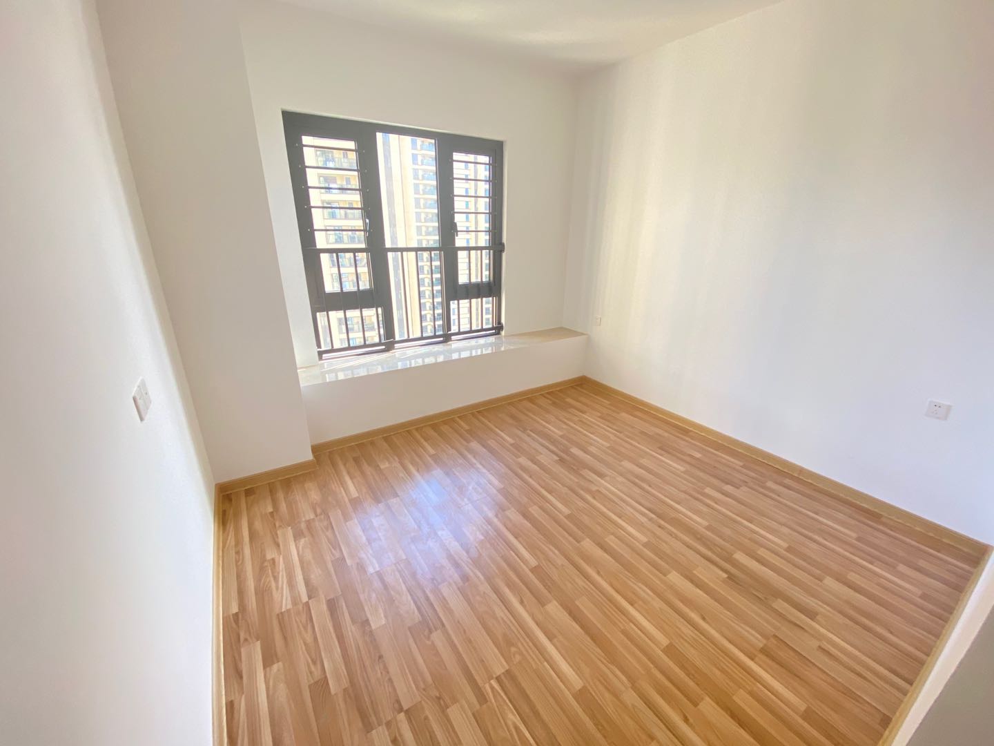 融创海口一号  3室2厅2卫    215.0万 融创海口一号  3室2厅2卫    215.0万客厅