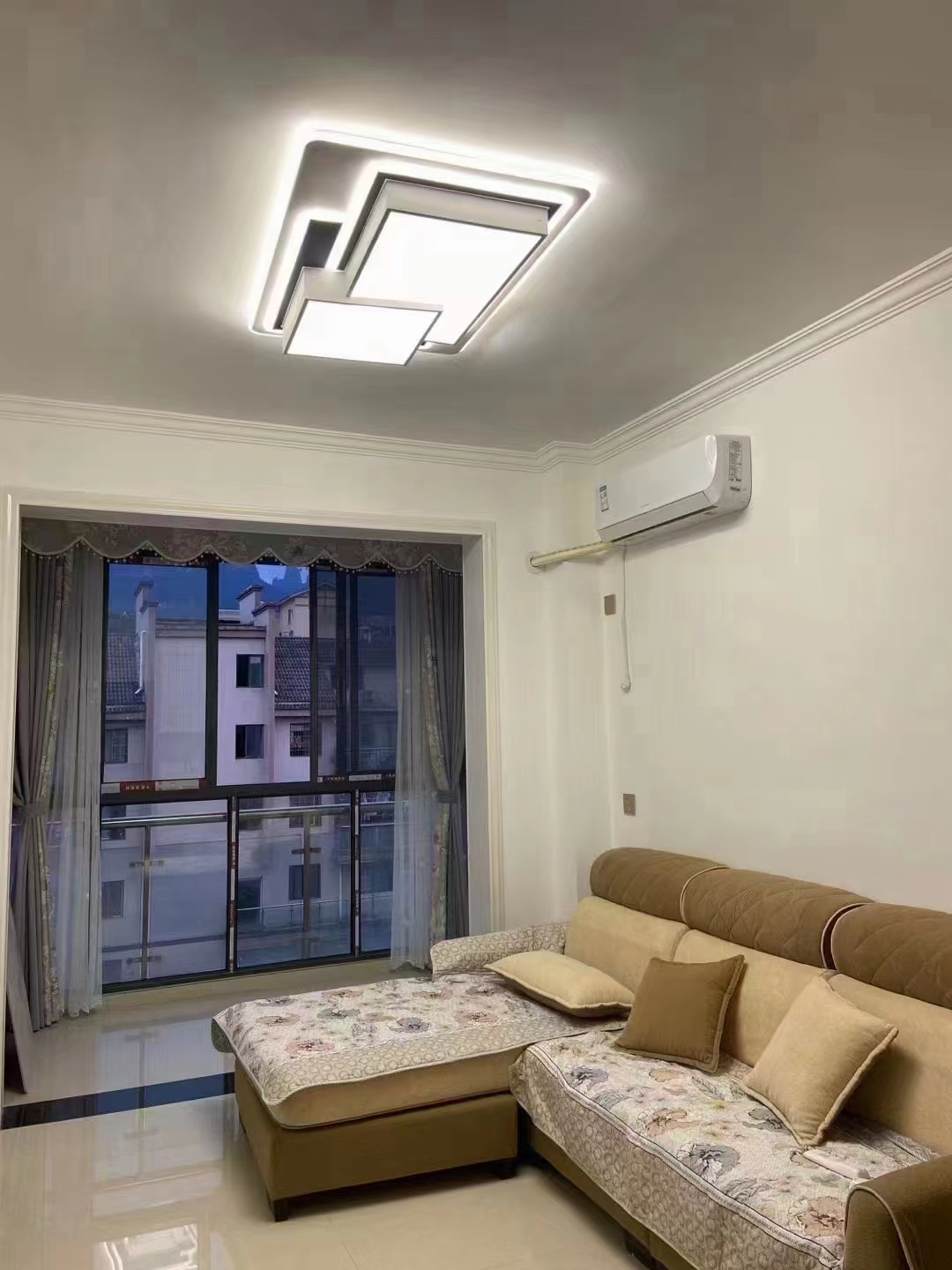 阳光水岸  2室2厅1卫    1800.0元/月室内图