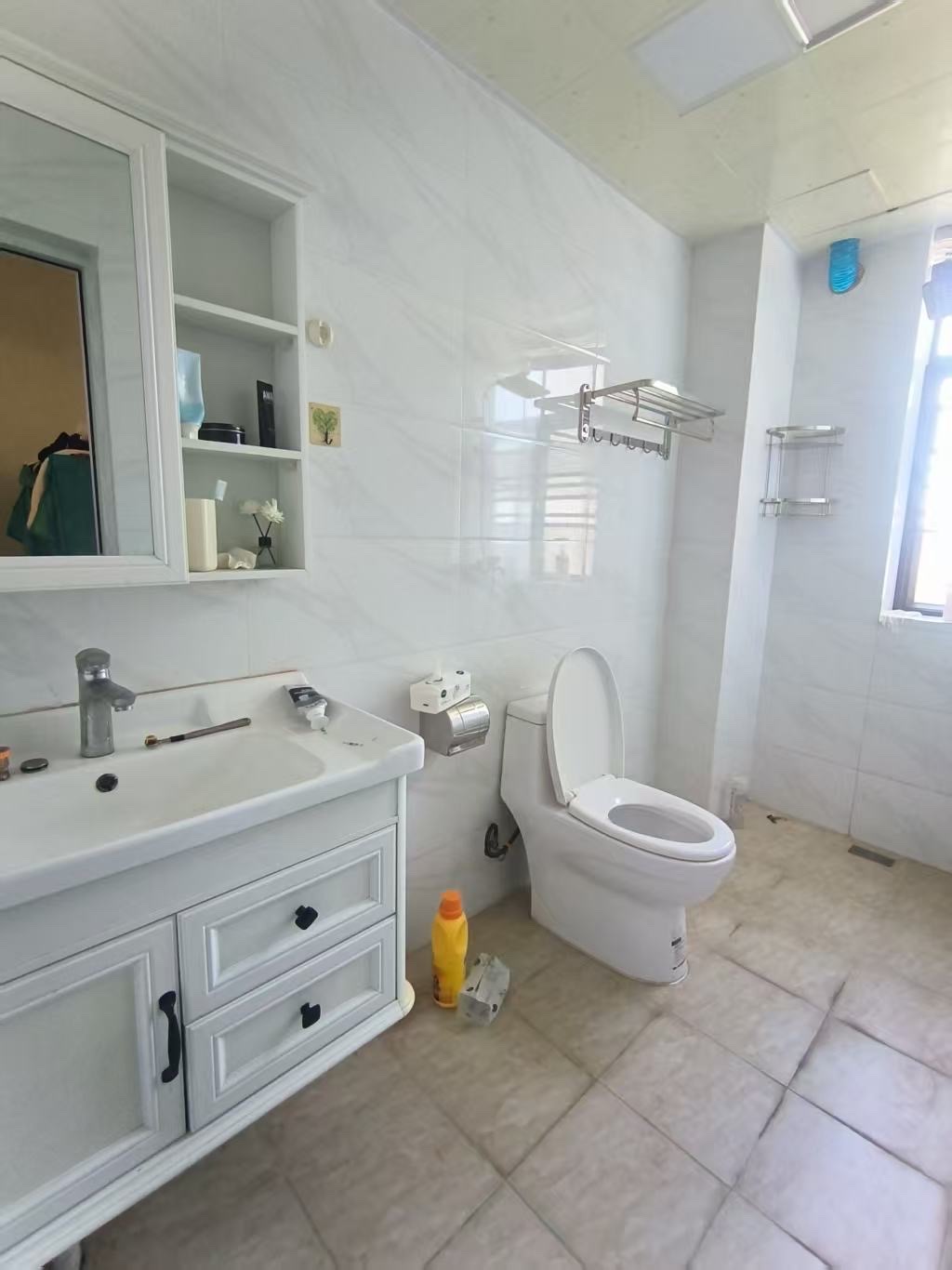 红城湖延长线(别名:滨江华庭) 3室2厅2卫 148.0万 红城湖延长线(别名:滨江华庭) 3室2厅2卫 148.0万客厅