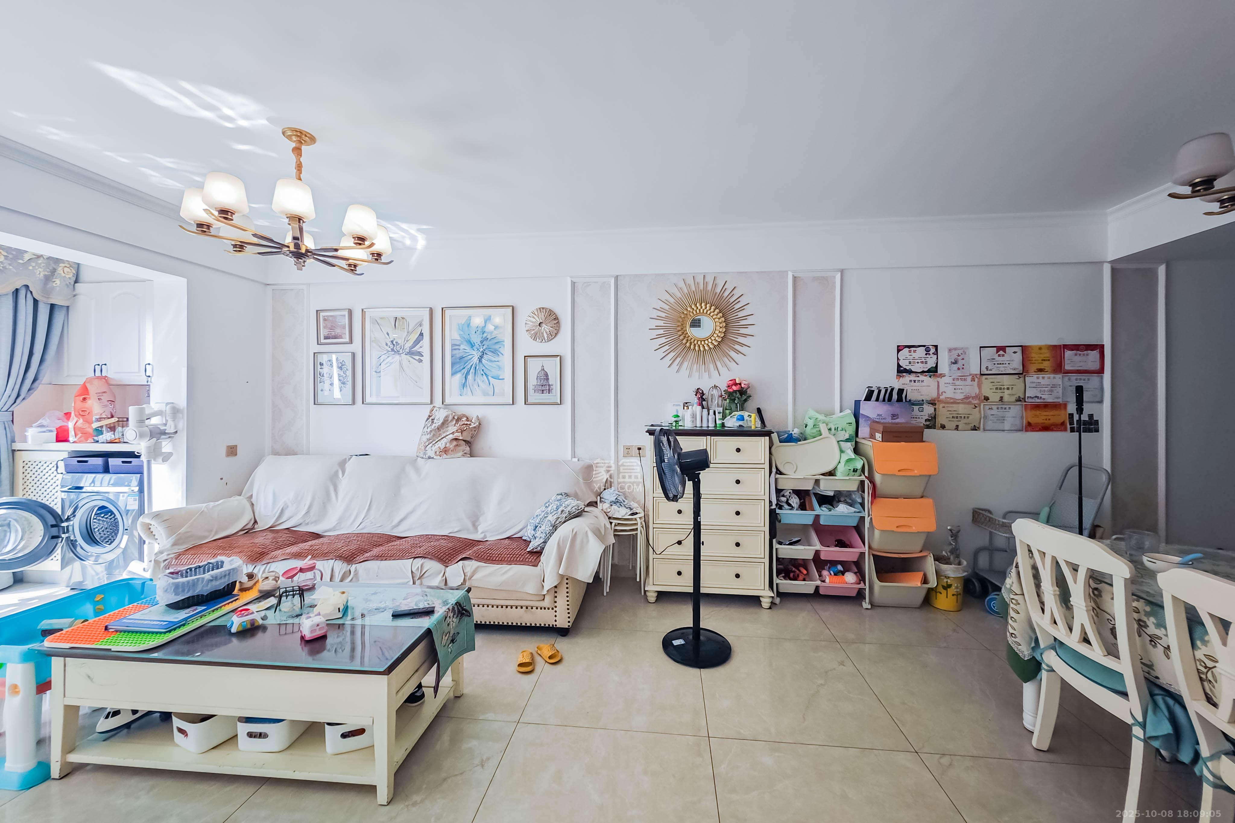 旭辉香樟公馆  3室2厅2卫    89.8万客厅