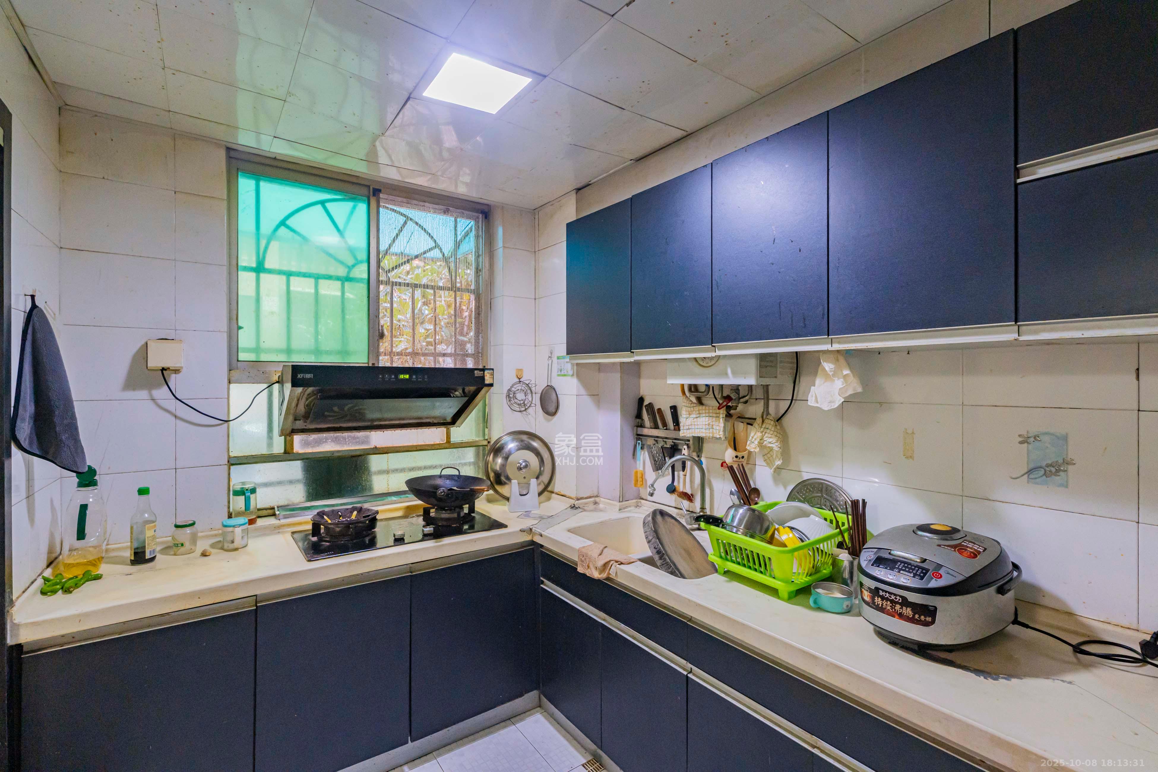 富湘园  3室2厅2卫    132.0万厨房