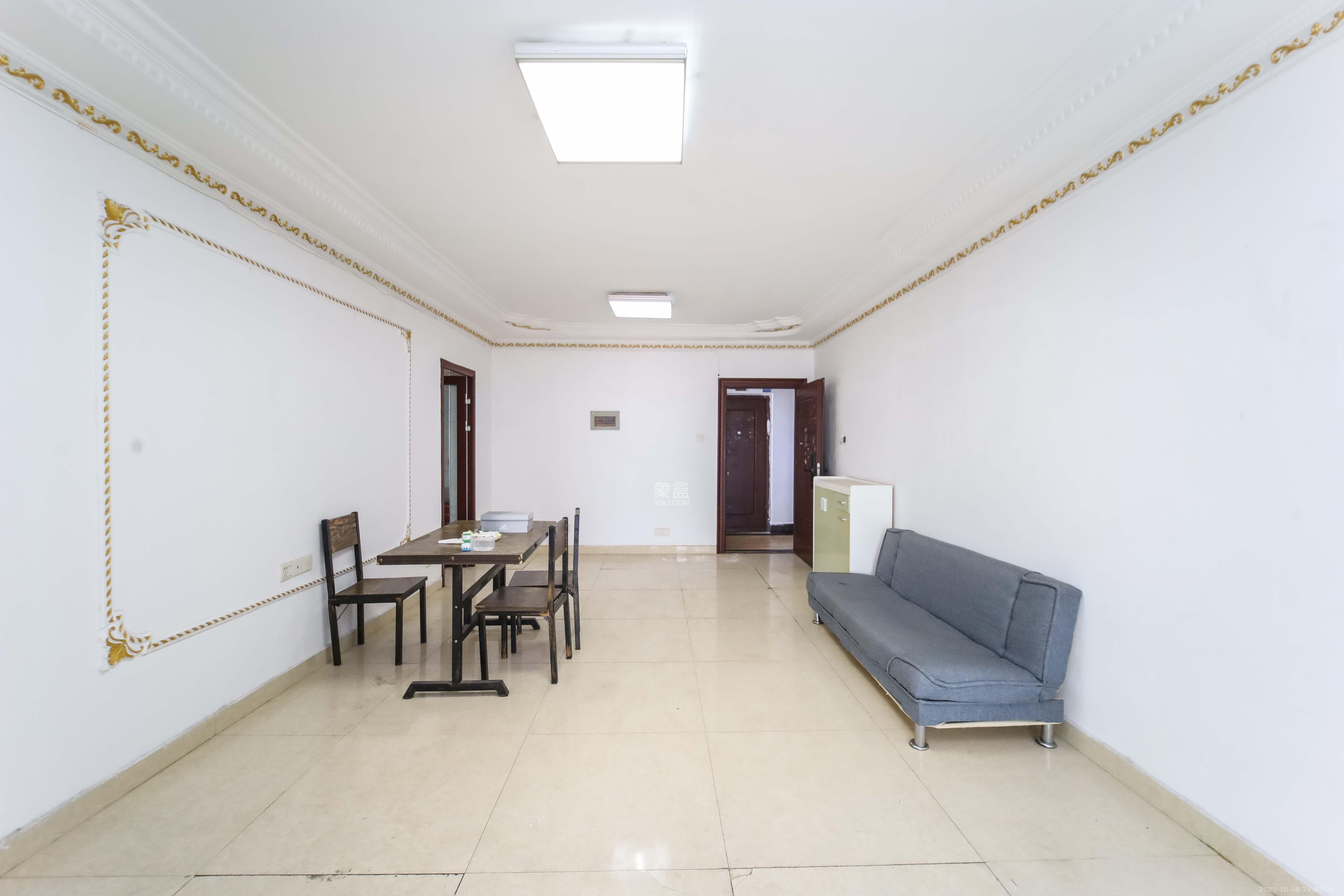 高桥现代商贸城  2室1厅1卫    59.5万客厅