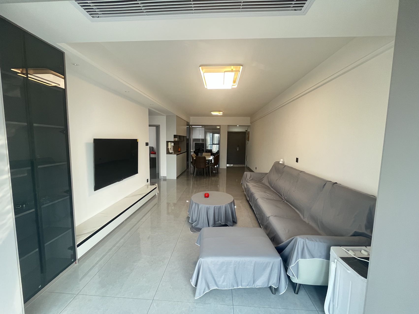 桃花缘  1室2厅1卫    2200.0元/月