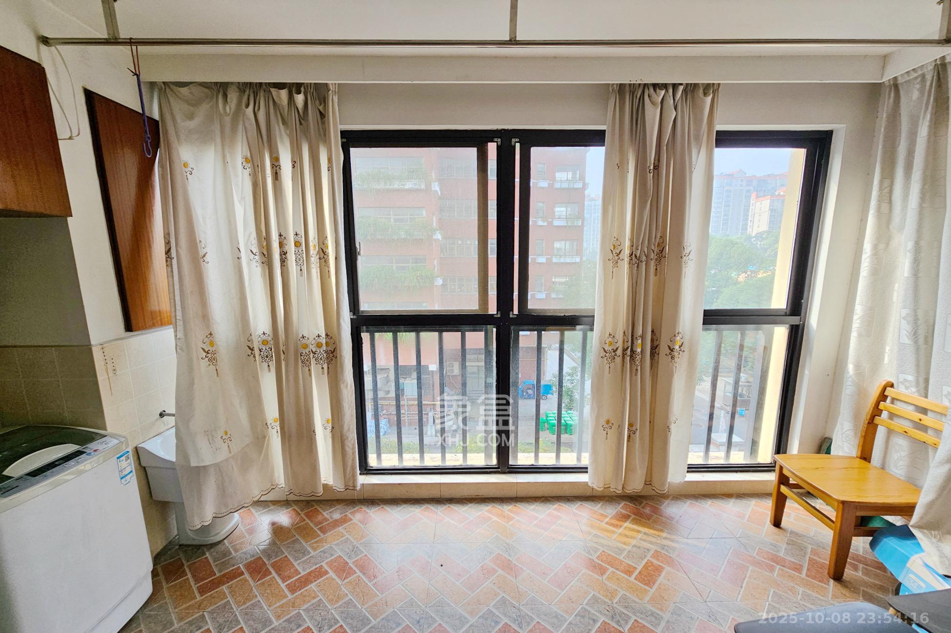 三江花中城 2室2厅1卫 2500.0元/月 三江花中城 2室2厅1卫 2500.0元/月室内图