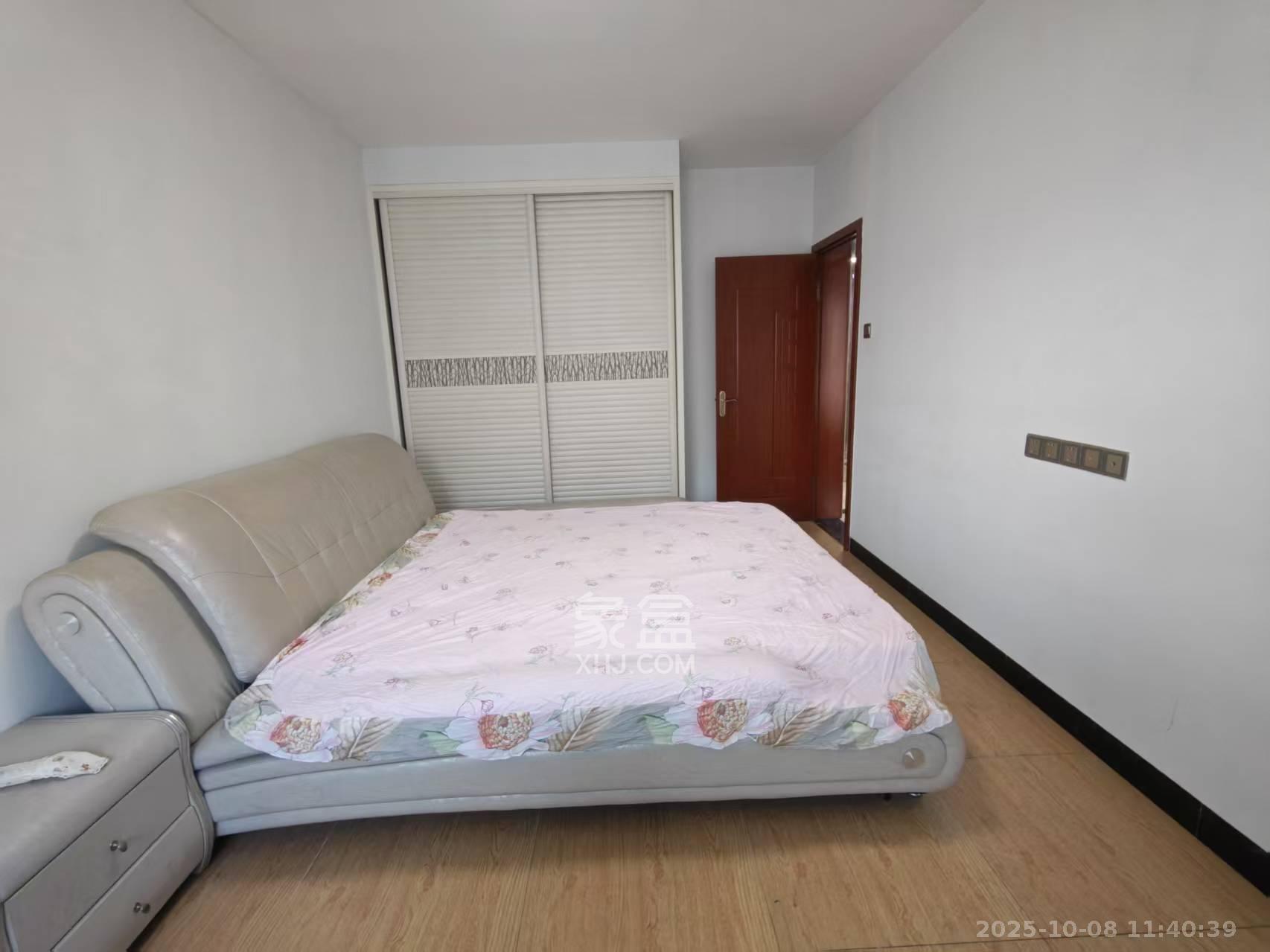 绿地中央广场  3室2厅1卫    2800.0元/月 绿地中央广场  3室2厅1卫    2800.0元/月室内图