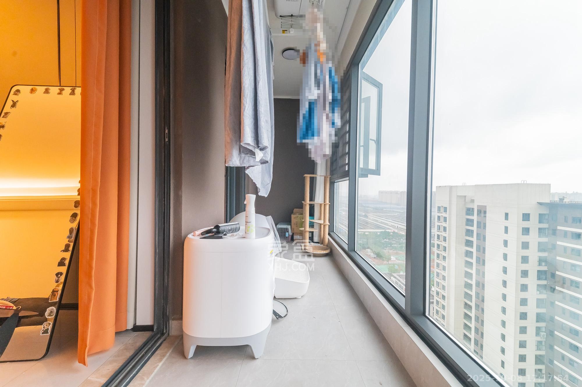 三一云谷 3室2厅2卫 99.8万 三一云谷 3室2厅2卫 99.8万阳台