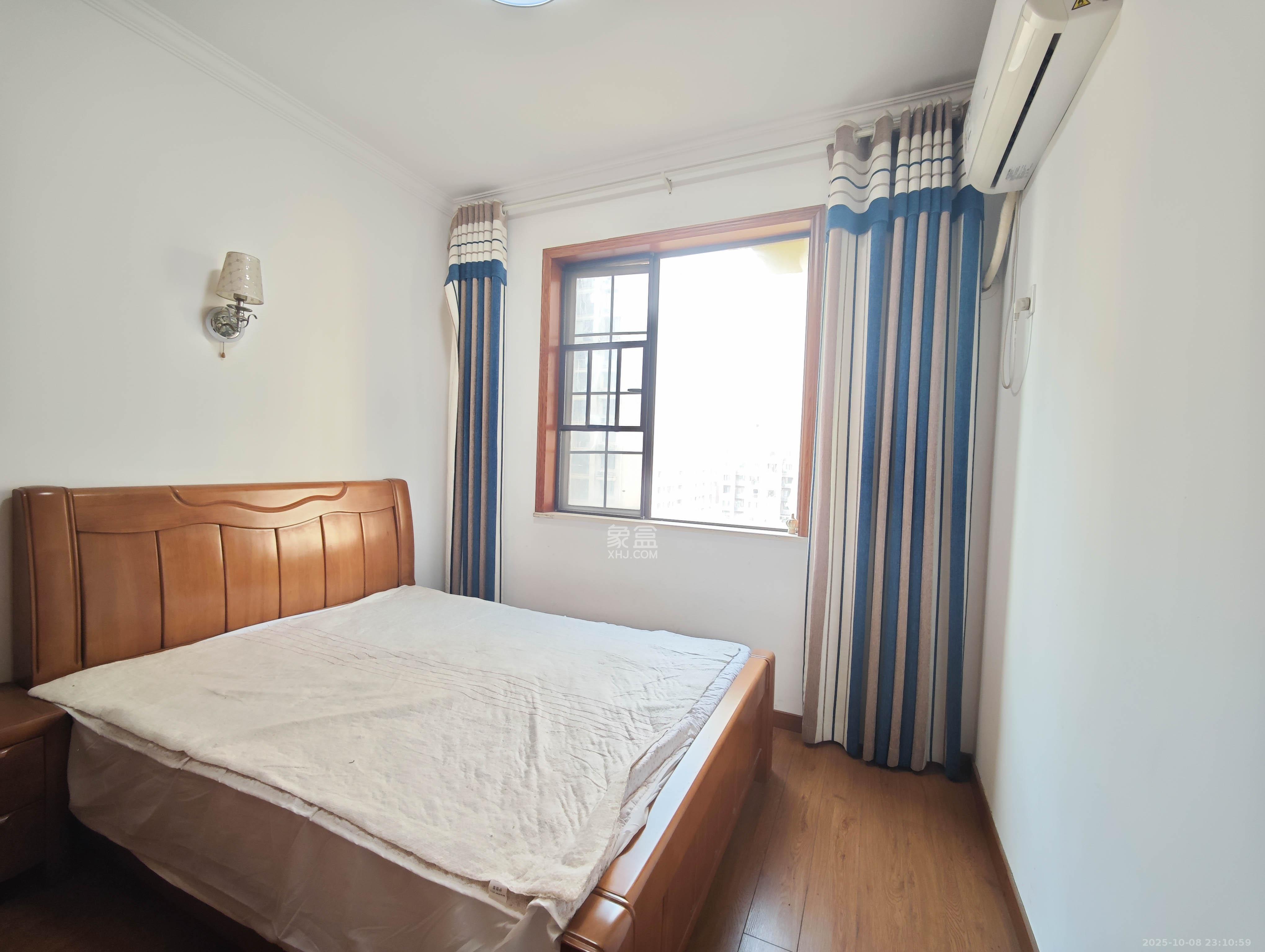 宏聚地中海  4室2厅2卫    128.0万卧室