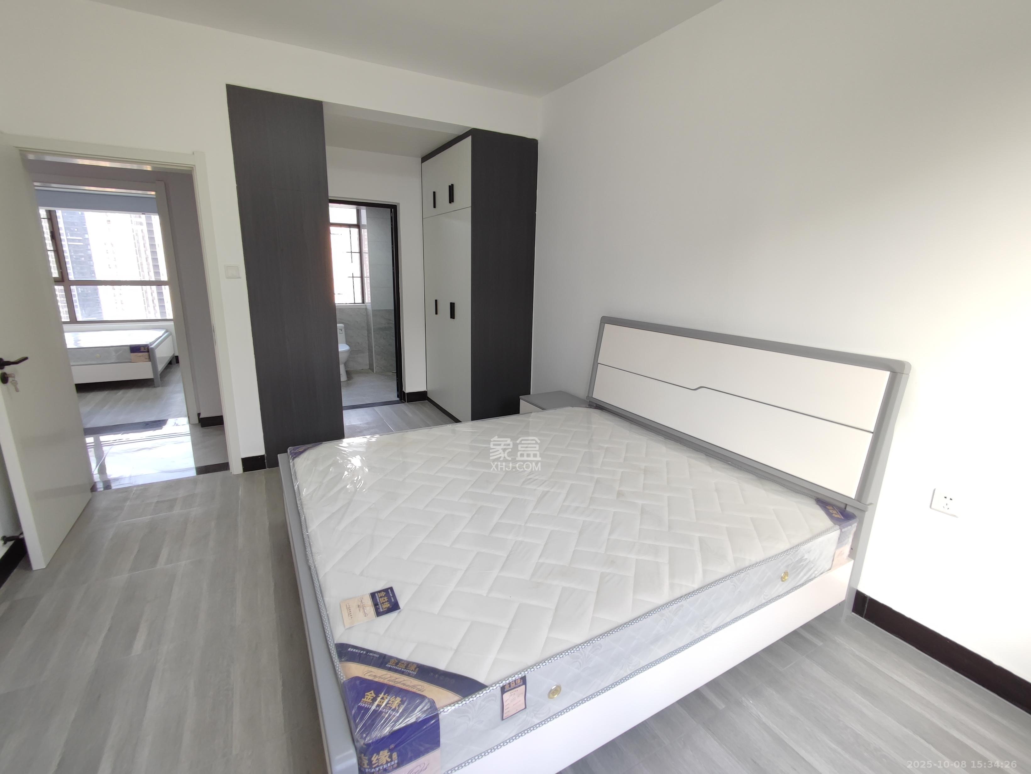 世茂铂翠湾一期 4室2厅1卫 3680.0元/月 世茂铂翠湾一期 4室2厅1卫 3680.0元/月室内图