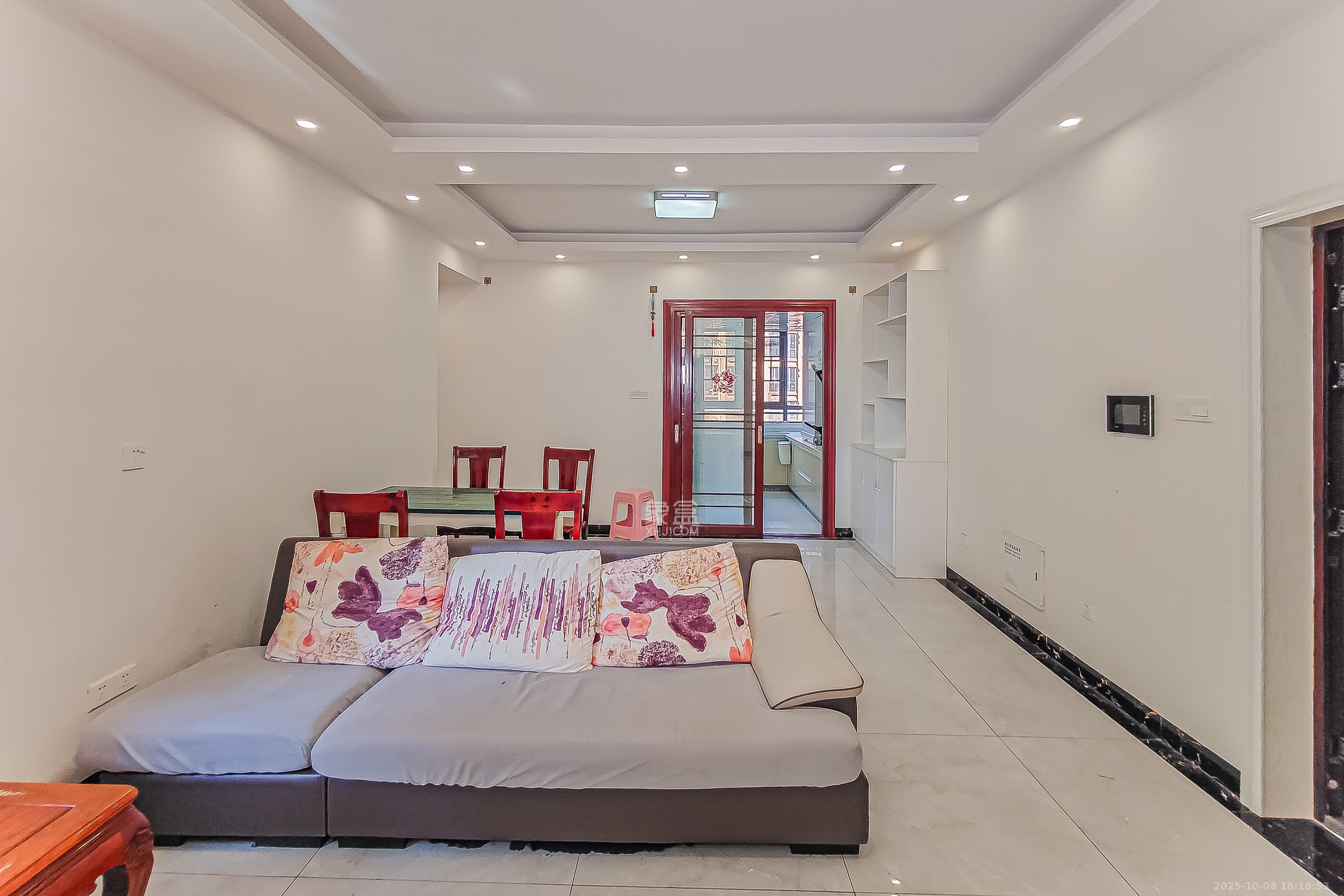 兴威帕克水岸 3室2厅2卫 97.0万 兴威帕克水岸 3室2厅2卫 97.0万客厅