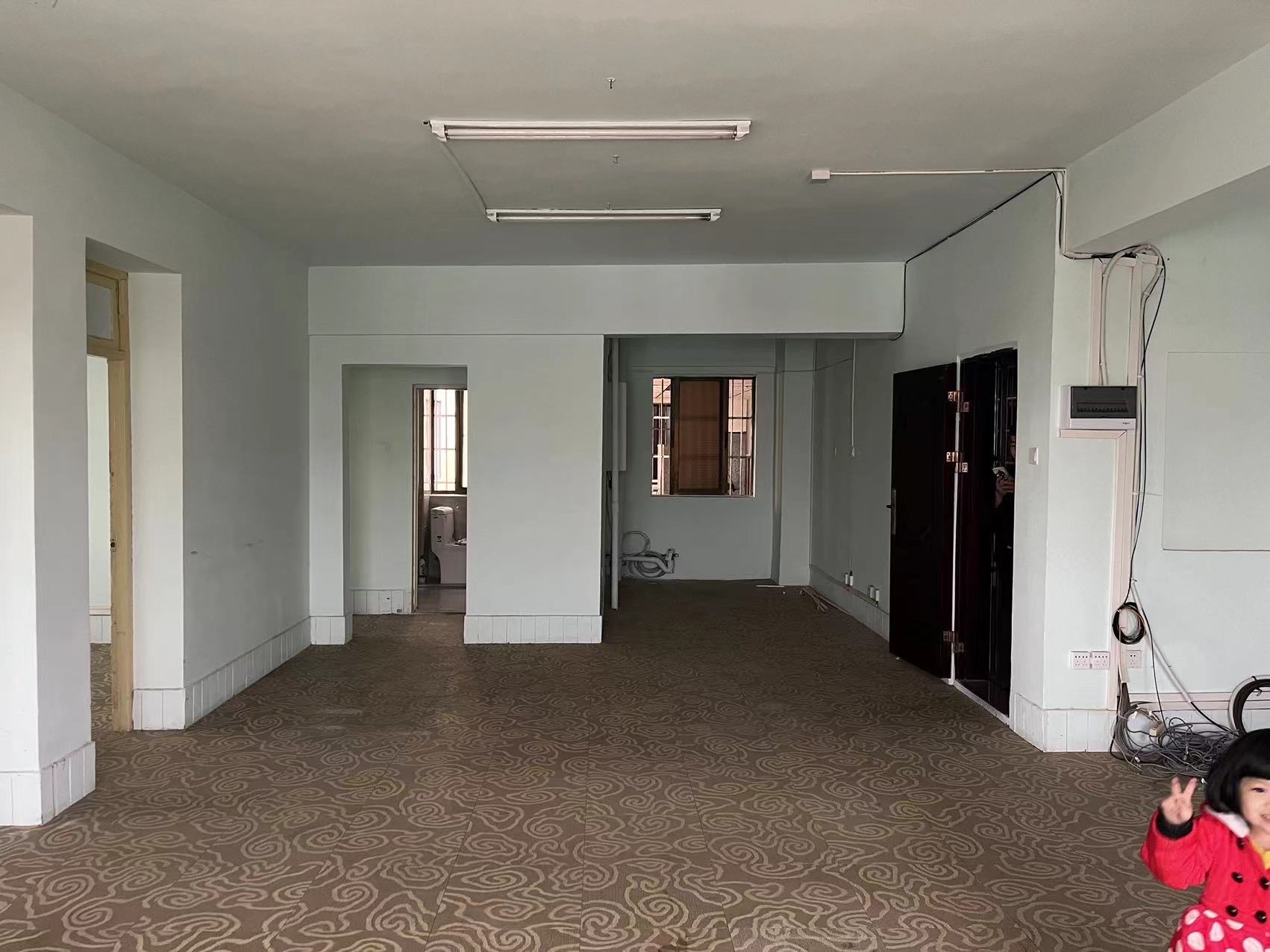 华宇大厦 3室1厅1卫 2000.0元/月 华宇大厦 3室1厅1卫 2000.0元/月室内图