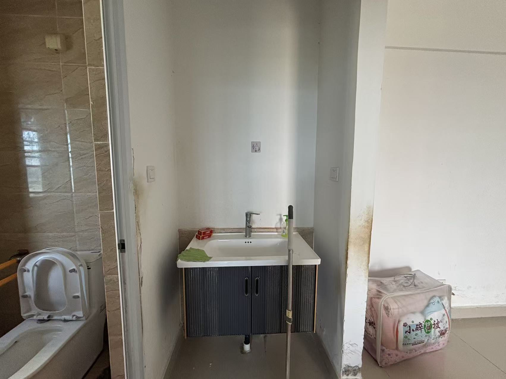 新海小区 1室1厅1卫 1000.0元/月 新海小区 1室1厅1卫 1000.0元/月室内图