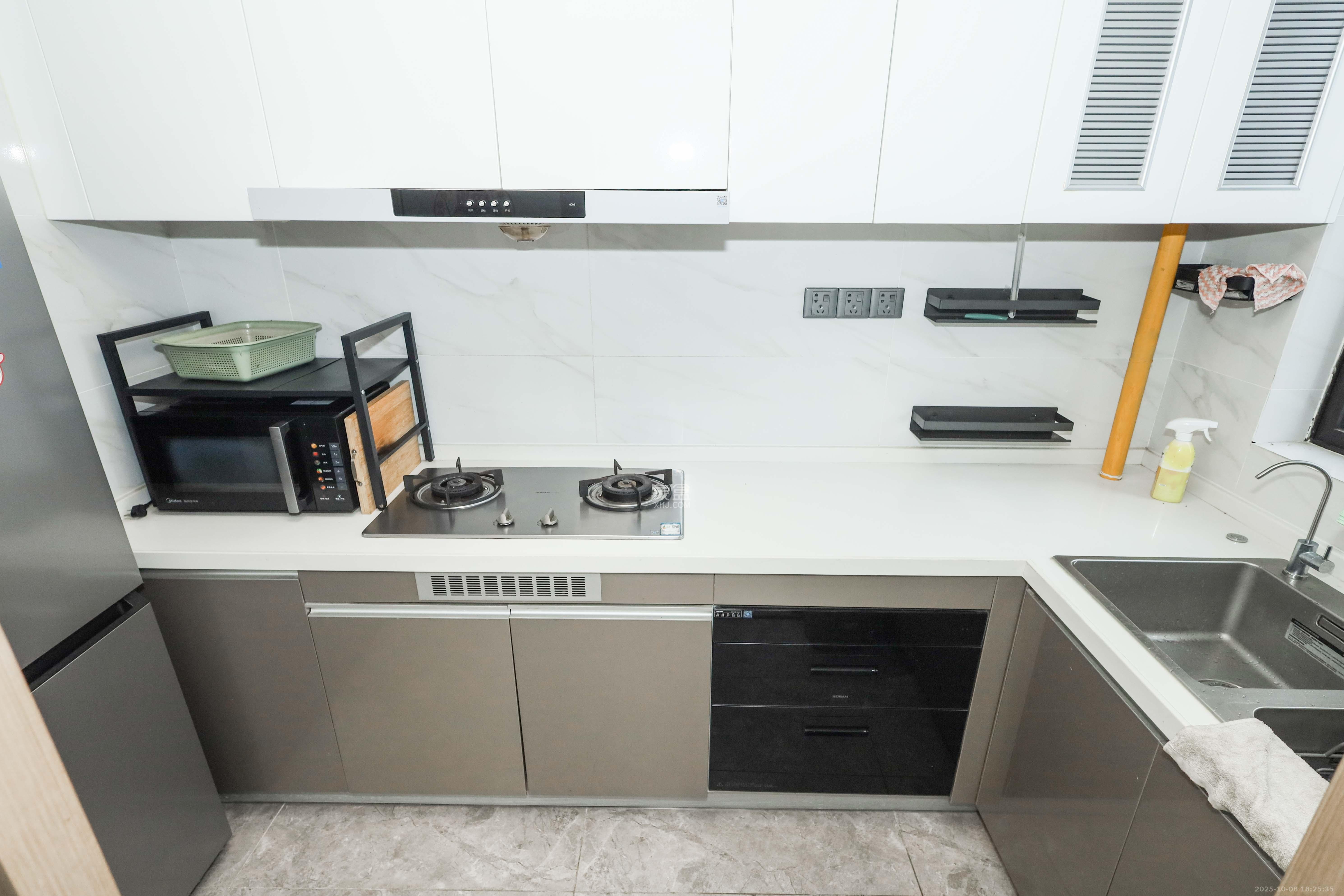 招商华发依云曦城 4室2厅2卫 150.0万 招商华发依云曦城 4室2厅2卫 150.0万厨房