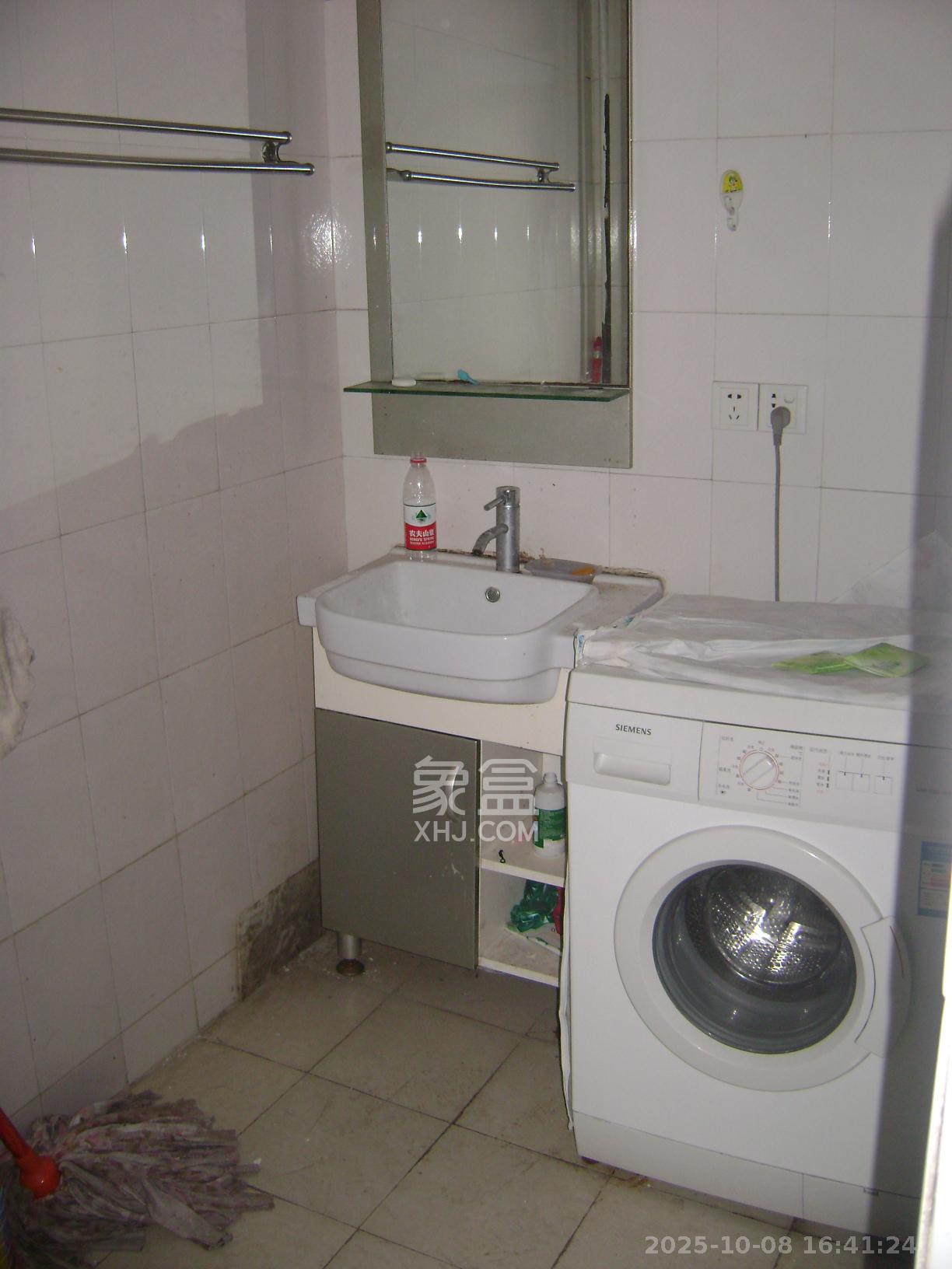 市直属机关宿舍  2室1厅1卫    1500.0元/月室内图