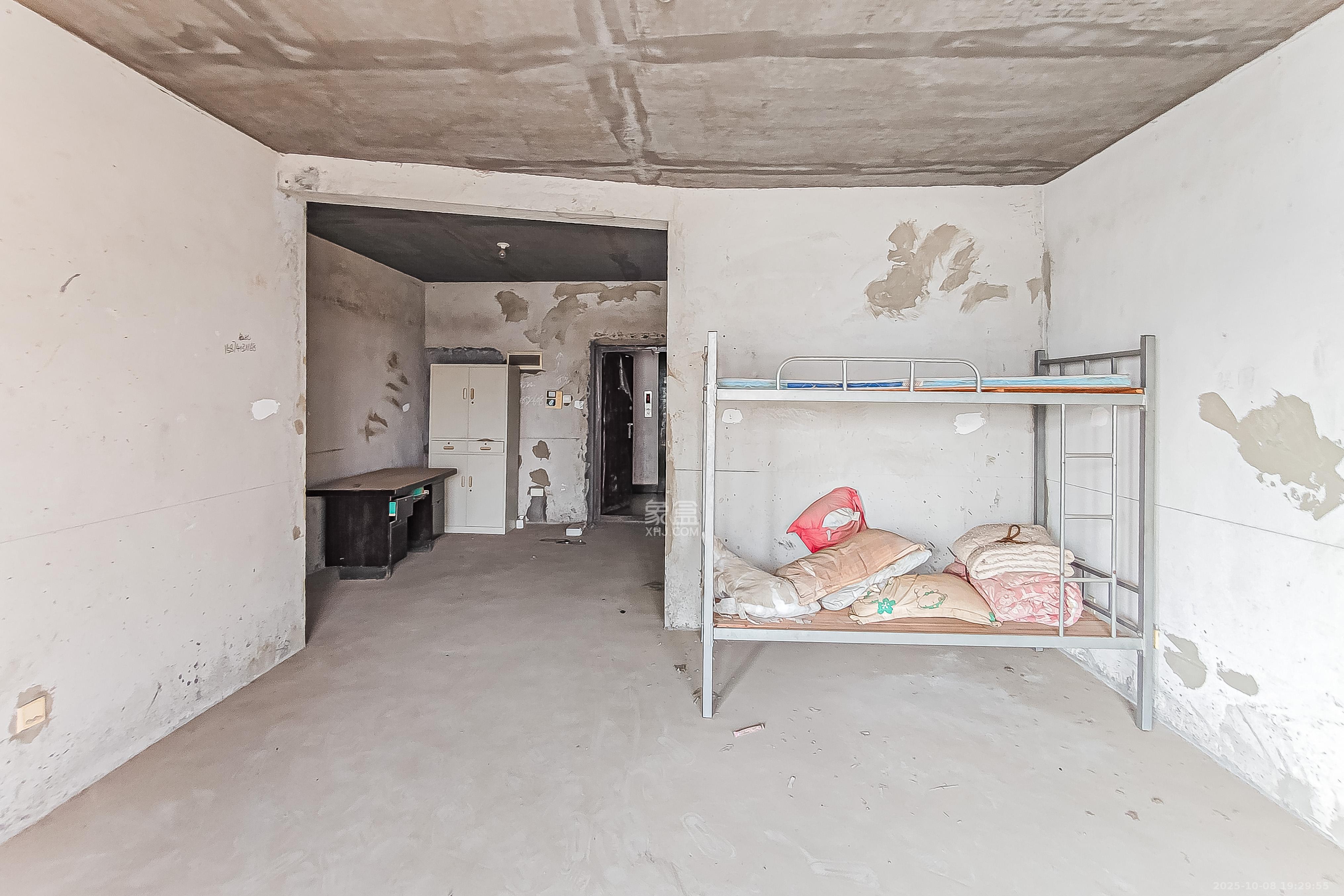 菁华源  3室2厅2卫    79.8万客厅