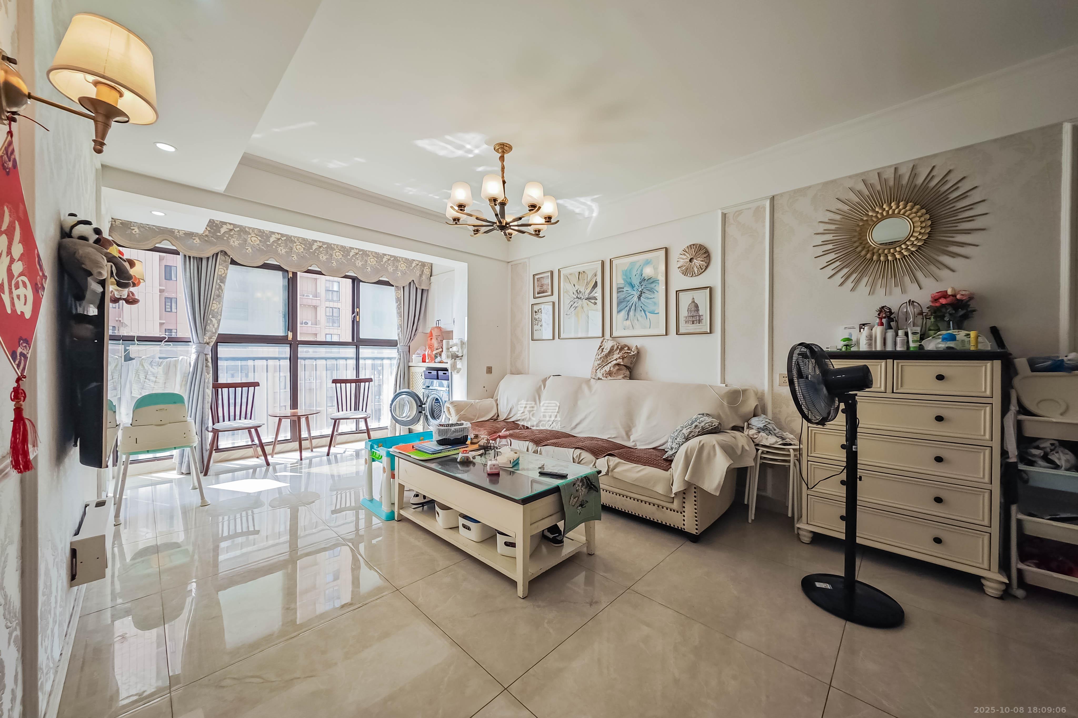 旭辉香樟公馆  3室2厅2卫    89.8万客厅