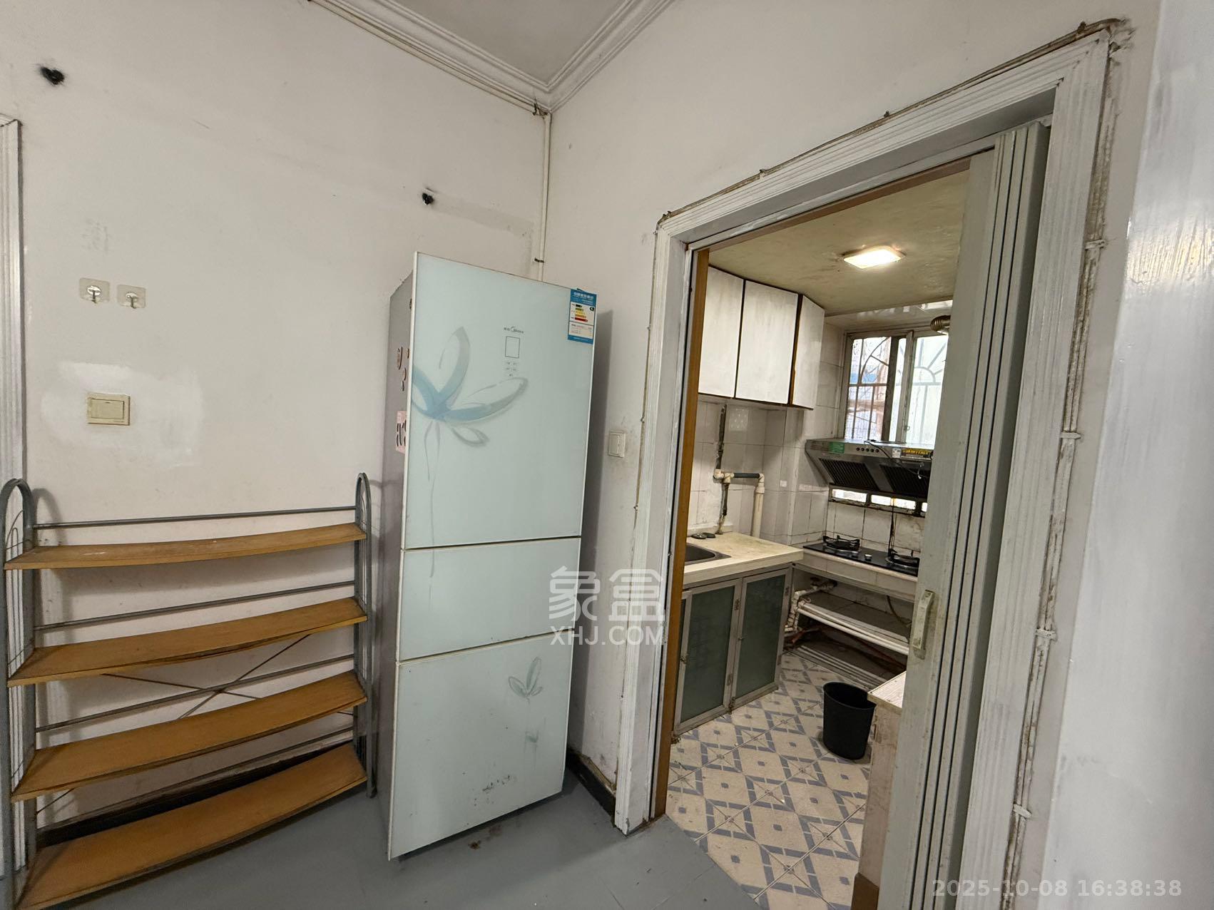 神龙歌舞剧院宿舍 1室1厅1卫 1500.0元/月 神龙歌舞剧院宿舍 1室1厅1卫 1500.0元/月室内图