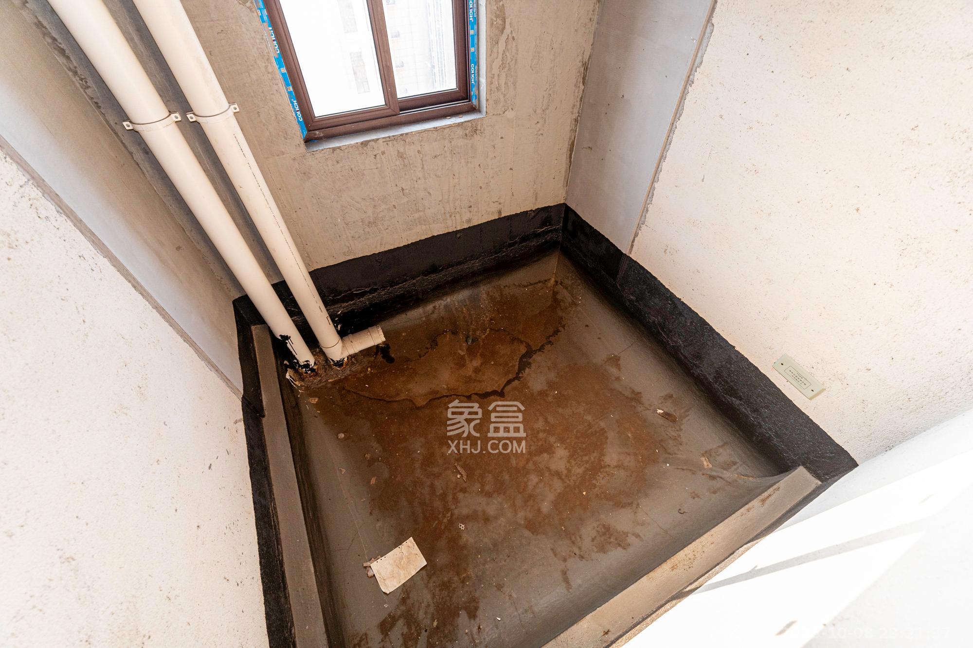 东方美地  4室2厅2卫    88.0万卫生间