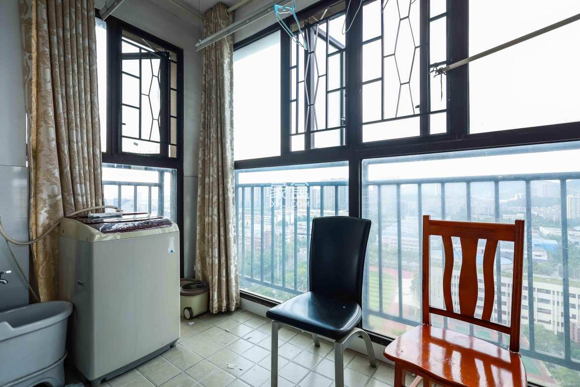 南枫时光 3室2厅1卫 2600.0元/月 南枫时光 3室2厅1卫 2600.0元/月室内图