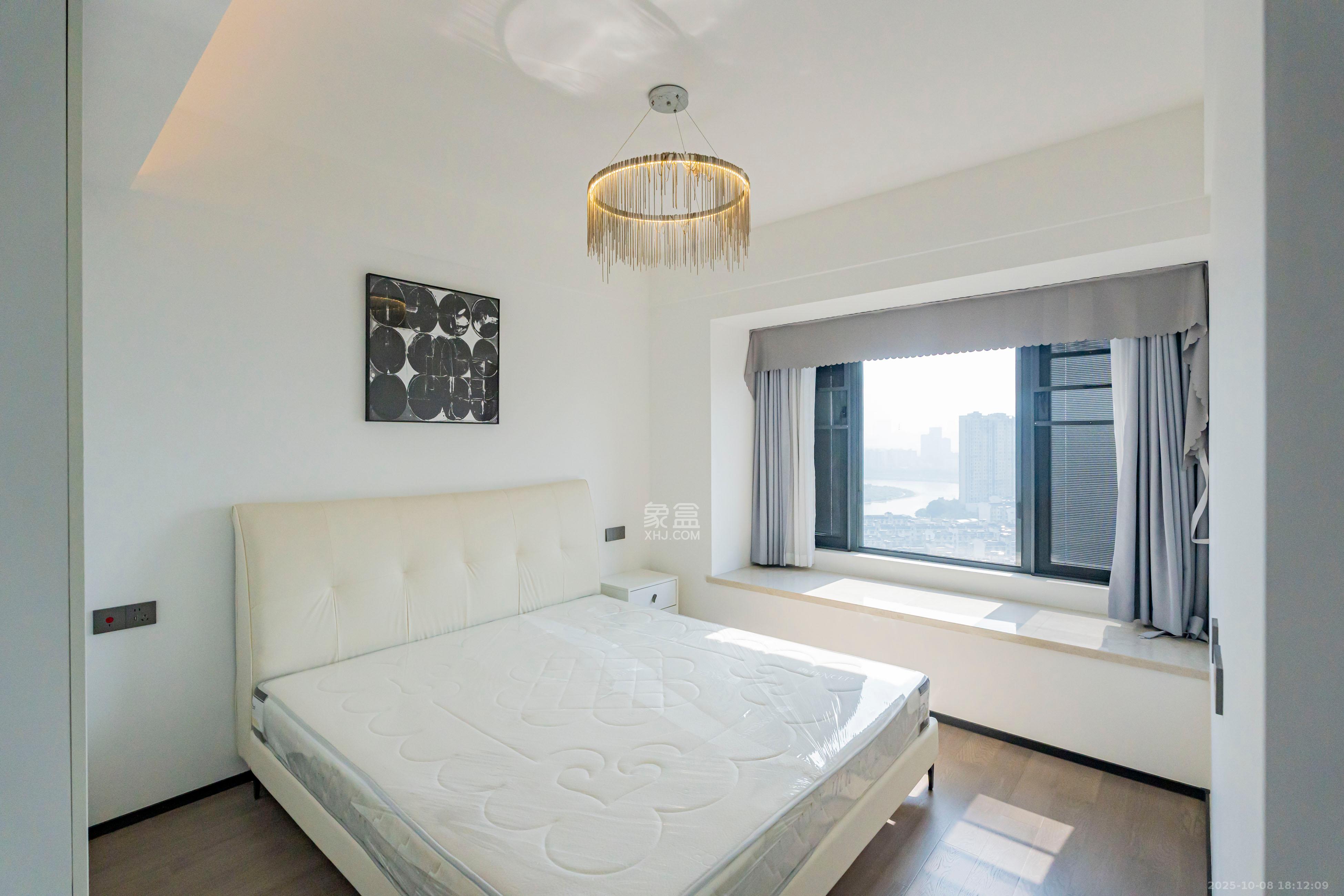 万科半岛国际  3室2厅1卫    130.0万卧室