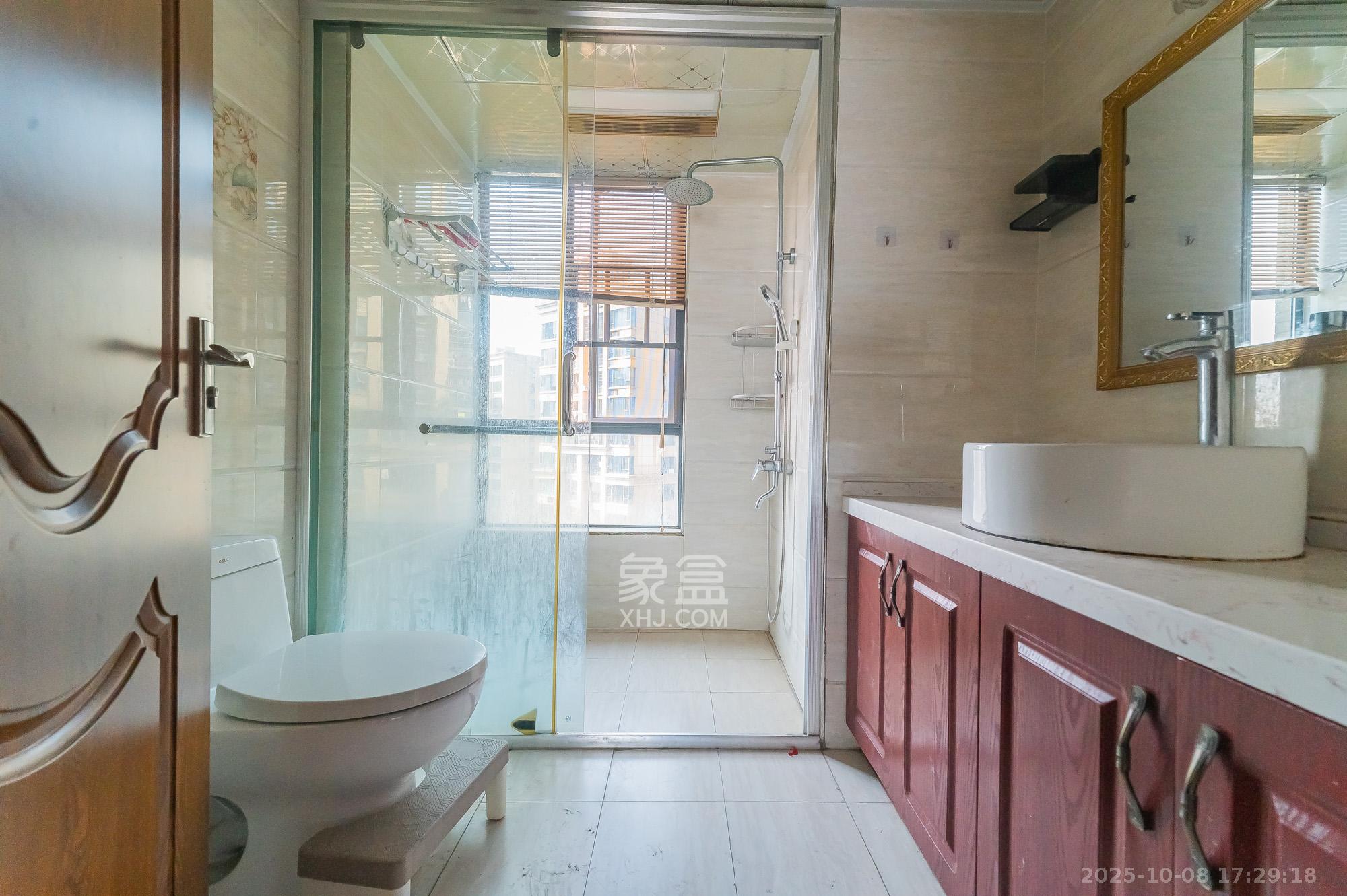 方略城市广场 3室2厅2卫 88.8万 方略城市广场 3室2厅2卫 88.8万卫生间