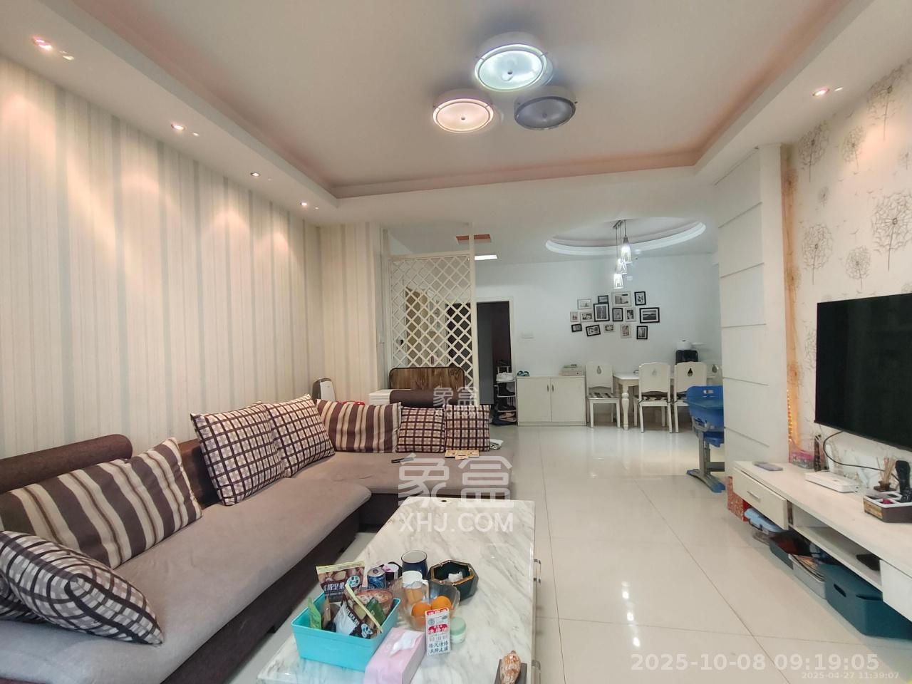 融圣国际 2室2厅1卫 2700.0元/月 融圣国际 2室2厅1卫 2700.0元/月室内图