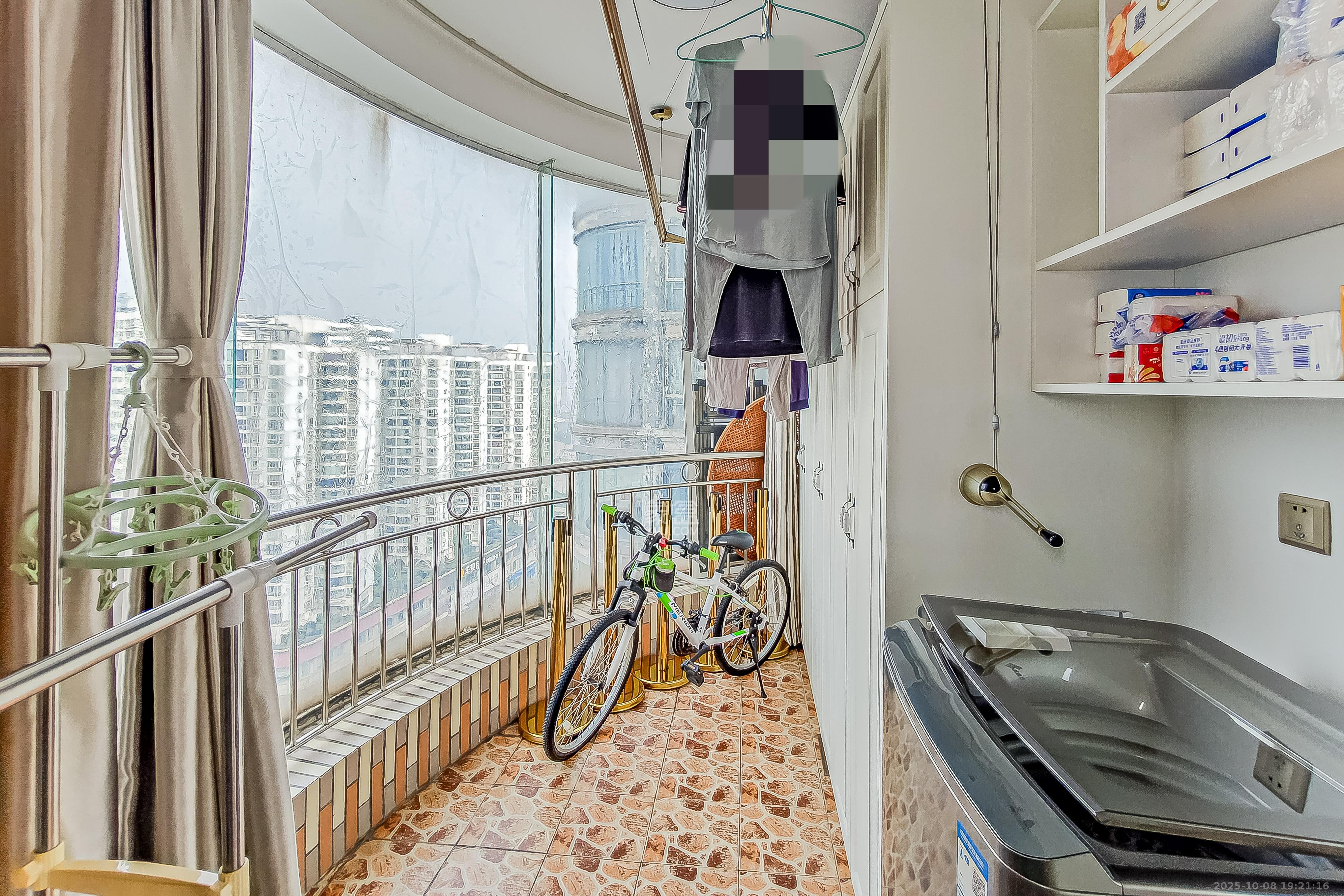 都市阳光大厦  3室2厅2卫    125.0万阳台